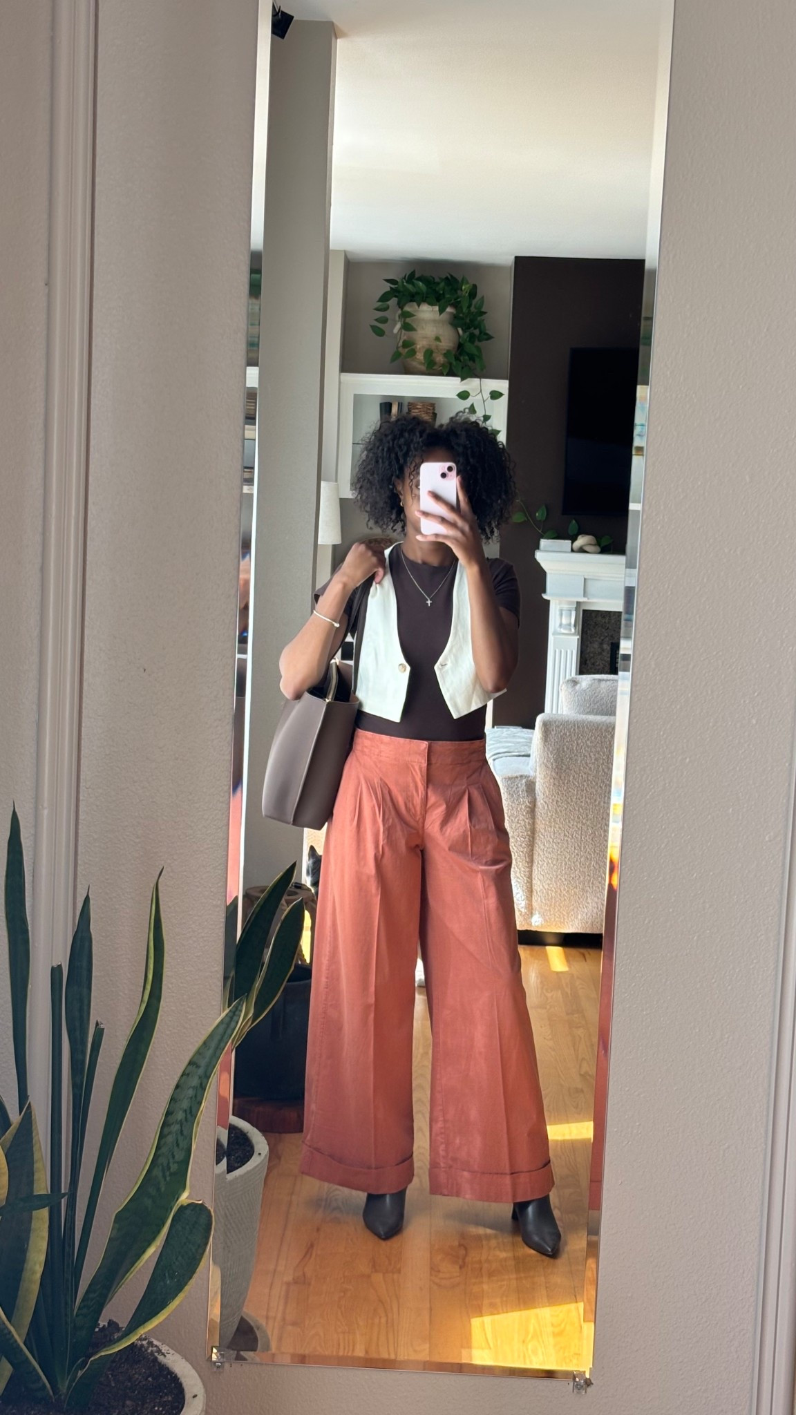 The perfect pants for the office, this color is perfect for summer