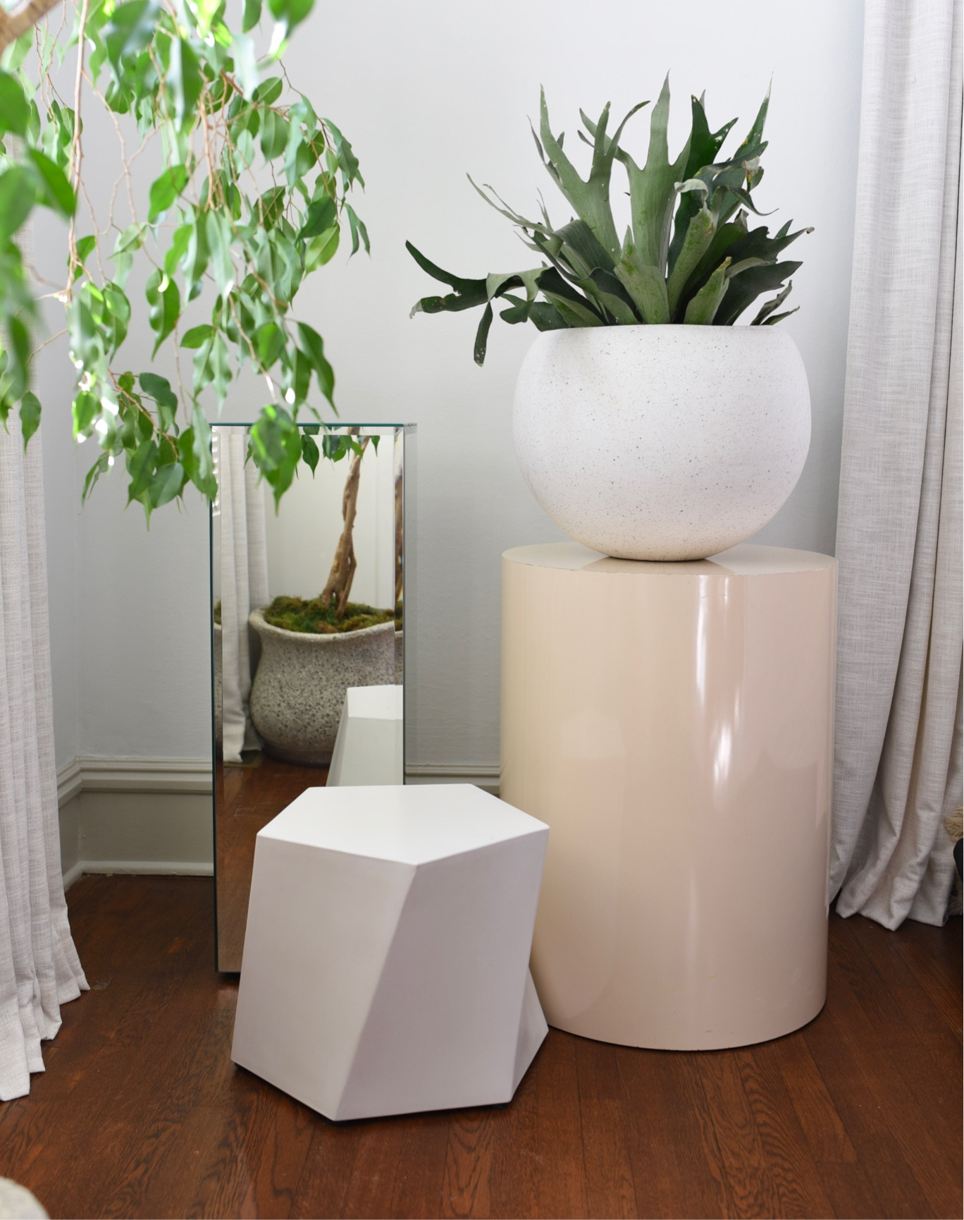 Tiny table. Side tables every room needs them 

#LTKhome