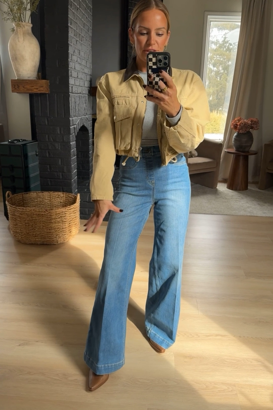 New denim from @spanx 
Use code JESSICABXSPANX for 20% off and free shipping (new customers)

I’m wearing an XS regular
I’m 5ft4 135lbs for reference 

#spanxpartner #spanx 