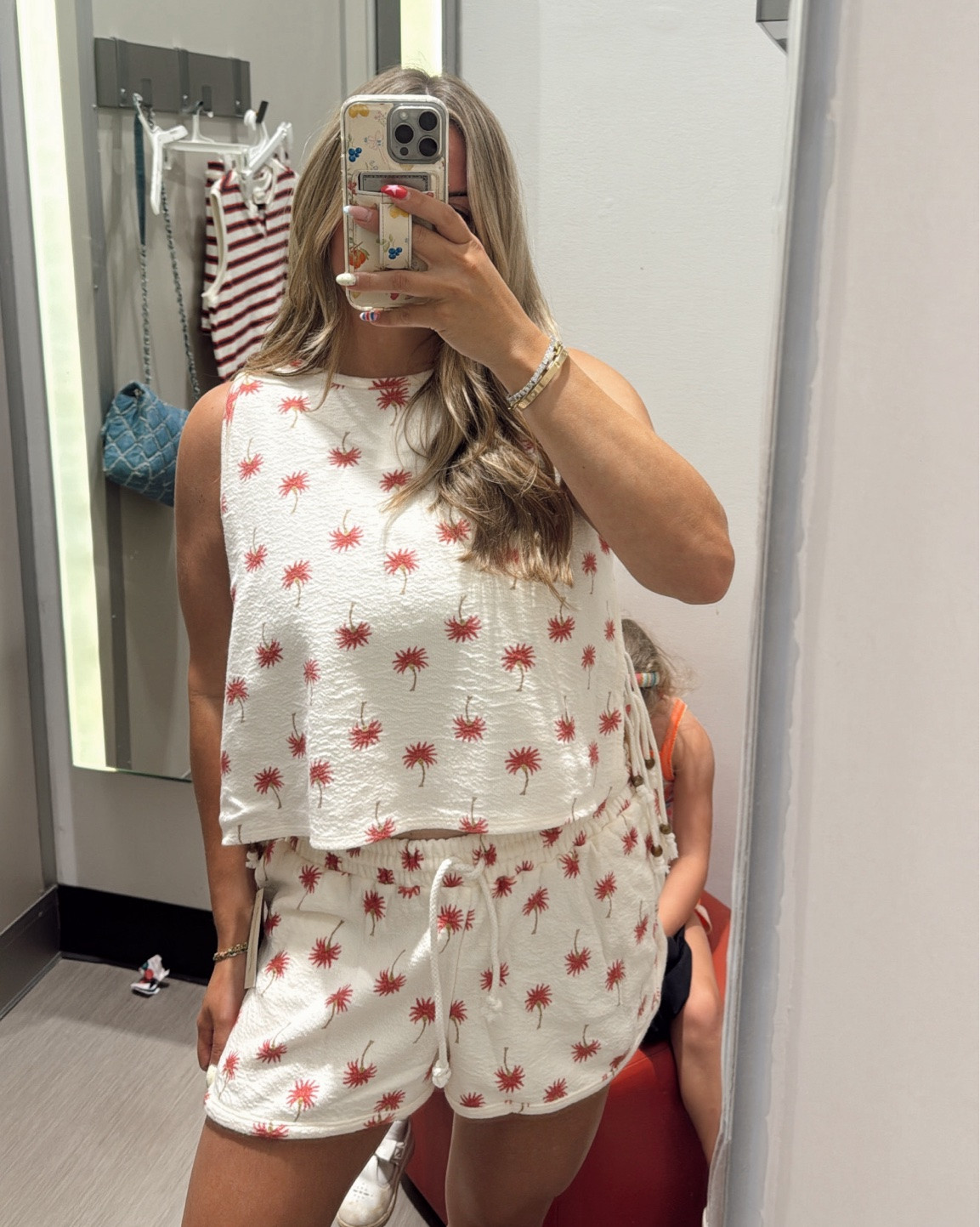 First set runs large! I’m in the medium top and small bottoms ❤️

#LTKootd #LTKvlog #LTKSeasonal