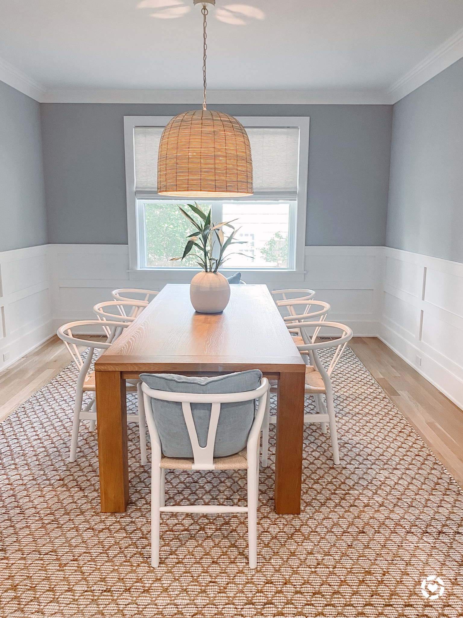 Coastal dining room 

#SL #table #chairs #rug 

#LTKHome