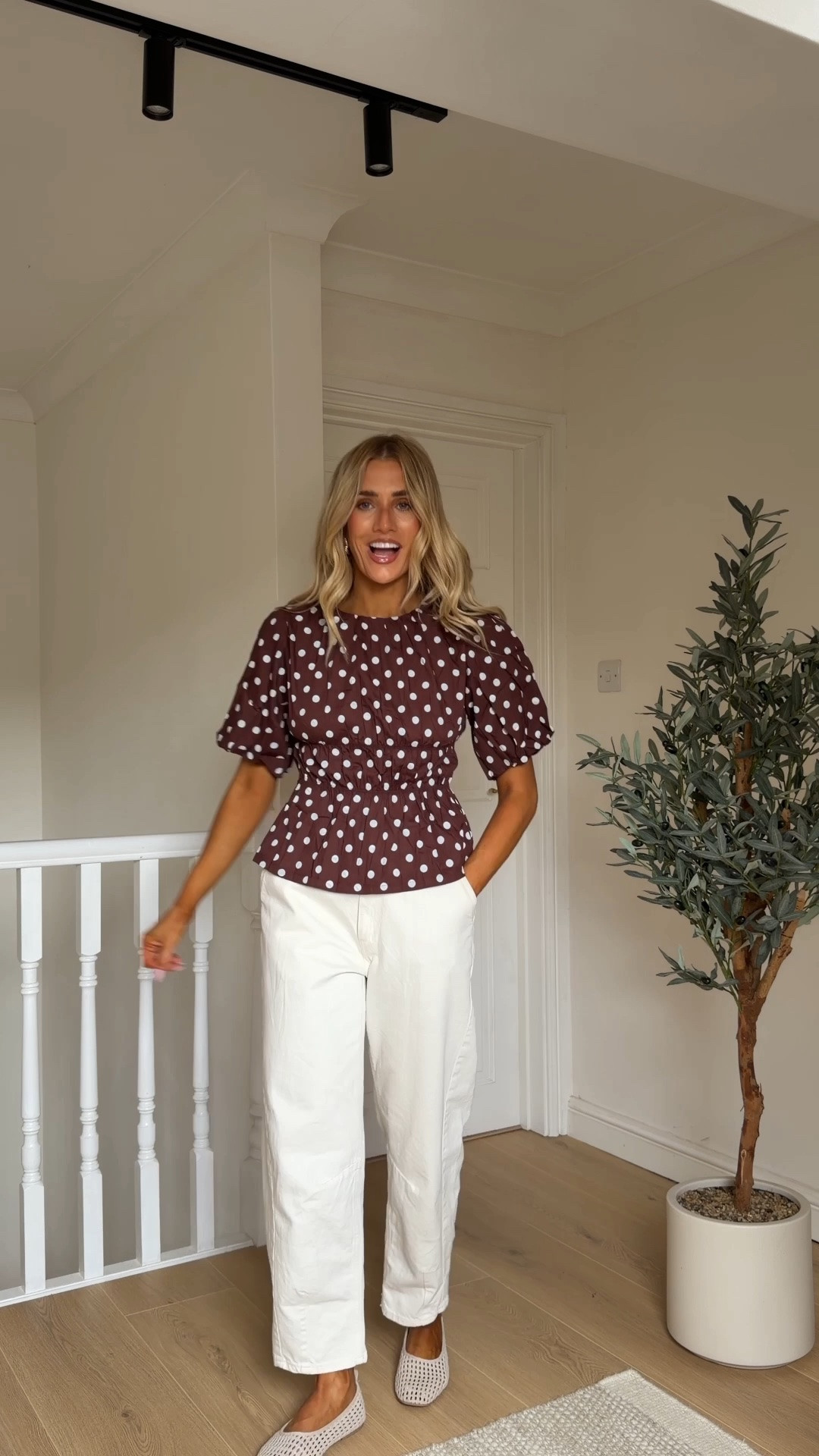 Gorgeous fitted top, comfort levels 💯 style levels 💯 puff sleeves! So lovely!! Can be worn casual and dressed up! 

Ad 

Workwear, basic outfits, Amazon finds

#LTKuk #LTKautumn #LTKsale