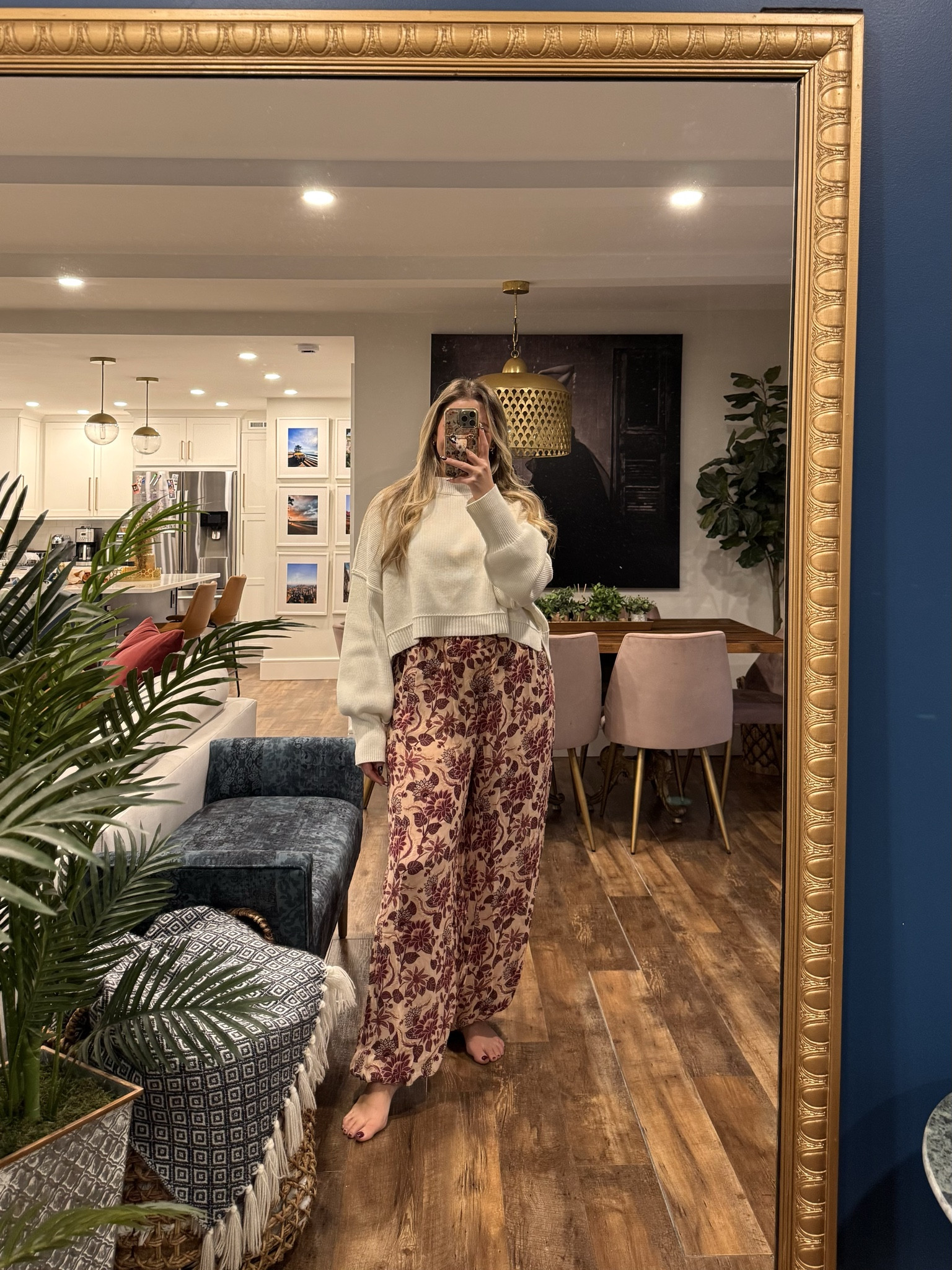 Purple Floral Print Balloon Pants. 
Elastic around the ankles, elastic waist back & zipper on side. Boho & so cute! Wearing a large.
 

 #LTKSeasonal #LTKMidsize #LTKStyleTip