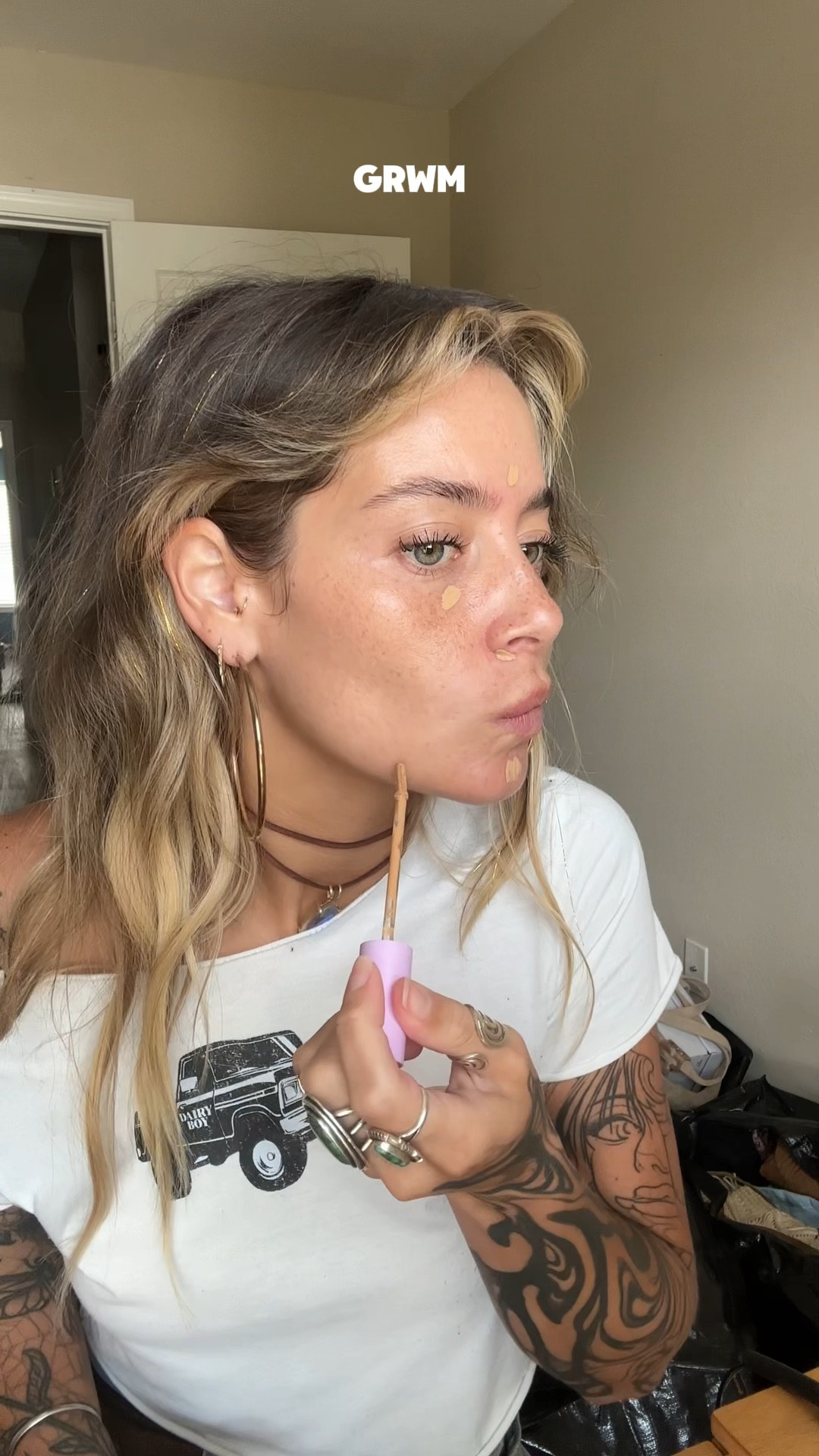 Quick makeup routine

•the rhode blush shade im using is toasted teddy, but it wouldn’t let me tag the exact shade
•the freckle pen im using is from tiktok shop, it’s linked in my showcase. I linked one similar on here

#makeup #makeuproutine #makeuptutorial #glowymakeup #summermakeup 

#LTKSummerEdit #LTKStyleTip #LTKBeauty