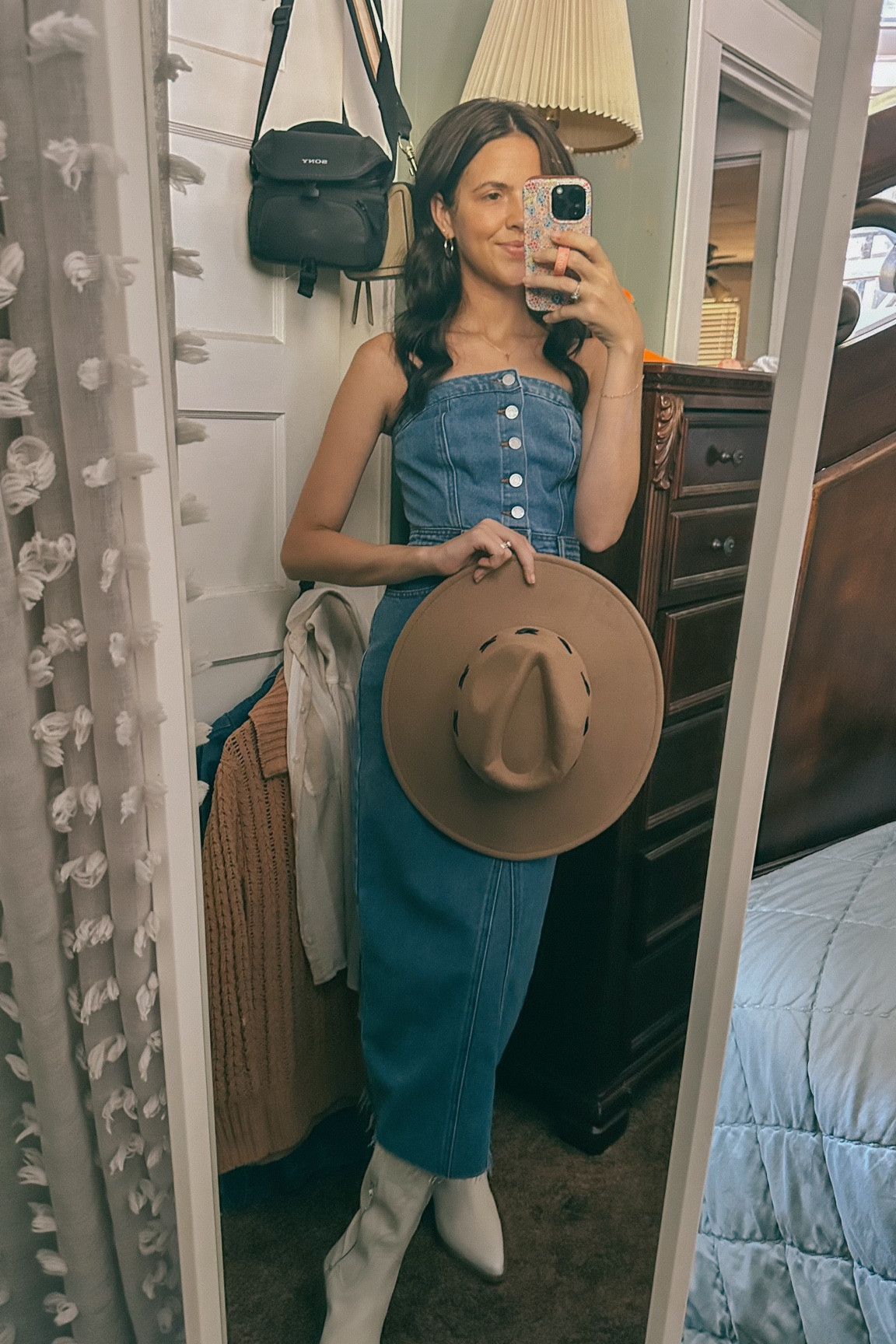 Women’s fall trendy fashion

Family photoshoot, denim dress, fall style, cowgirl boots
