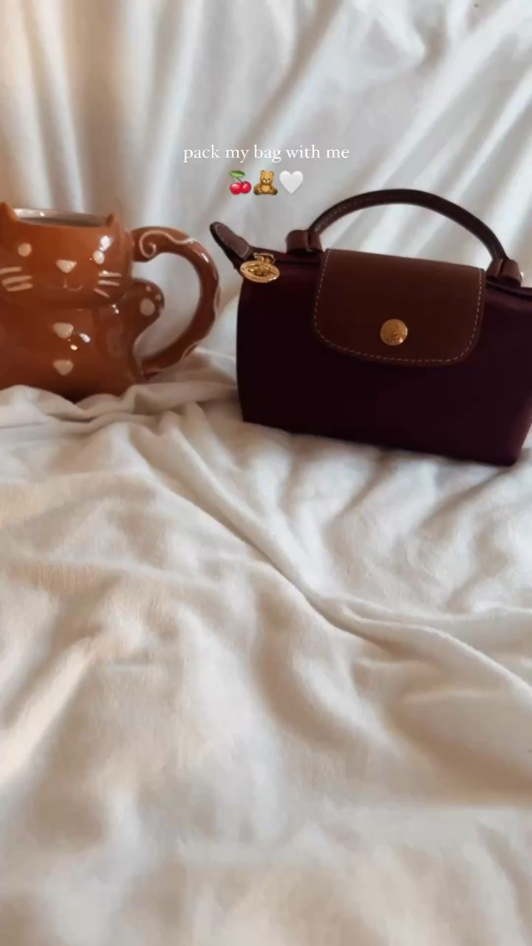 pack my bag with me small businesses edition. 

𝗆𝗒 𝗅𝗈𝗇𝗀𝖼𝗁𝖺𝗆𝗉 𝗆𝗂𝗇𝗂 𝗅𝖾 𝗉𝗅𝗂𝖺𝗀𝖾 𝗂𝗌 𝗍𝗁𝖾 𝖿𝗂𝗋𝗌𝗍 𝗉𝗎𝗋𝗌𝖾 𝗂𝗇 𝗁𝗂𝗌𝗍𝗈𝗋𝗒 𝗍𝗁𝖺𝗍 𝗂 𝗁𝖺𝗏𝖾 𝖼𝖺𝗋𝗋𝗂𝖾𝖽 𝖼𝗈𝗇𝗌𝗂𝗌𝗍𝖾𝗇𝗍𝗅𝗒 𝖾𝗏𝖾𝗋𝗒 𝗌𝗂𝗇𝗀𝗅𝖾 𝖽𝖺𝗒 𝗈𝖿 𝗆𝗒 𝗅𝗂𝖿𝖾. 𝖺𝗌𝗄 𝖺𝗇𝗒 𝗈𝖿 𝗍𝗁𝖾 𝗅𝗈𝗇𝗀𝗍𝗂𝗆𝖾 𝖻𝖾𝗌𝗍𝗂𝖾𝗌 𝗂𝗇 𝖺𝗇𝖽 𝗍𝗁𝖾𝗒 𝗐𝗂𝗅𝗅 𝗍𝖾𝗅𝗅 𝗒𝗈𝗎 𝗍𝖾𝗋𝗋𝖺 𝖽𝗈𝖾𝗌𝗇’𝗍 𝖽𝗈 𝗉𝗎𝗋𝗌𝖾𝗌. 𝗂 𝗈𝗐𝗇 𝖺 𝗆𝗂𝗅𝗅𝗂𝗈𝗇 𝖻𝗎𝗍 𝗇𝖾𝗏𝖾𝗋 𝖼𝖺𝗋𝗋𝗒 𝗍𝗁𝖾𝗆. 𝗌𝗂𝗇𝖼𝖾 𝗂 𝗀𝗈𝗍 𝗍𝗁𝗂𝗌 𝖻𝖺𝖻𝗒 𝖻𝖺𝖼𝗄 𝗂𝗇 𝗍𝗁𝖾 𝖿𝖺𝗅𝗅 𝗂𝗍 𝗂𝗌 𝖺𝗅𝗐𝖺𝗒𝗌 𝗈𝗇 𝗆𝖾 𝖺𝗇𝖽 𝖼𝖺𝗋𝗋𝗂𝖾𝗌 𝗃𝗎𝗌𝗍 𝖾𝗇𝗈𝗎𝗀𝗁 𝗍𝗁𝖺𝗍 𝗂 𝖿𝖾𝖾𝗅 𝖼𝗈𝗆𝗉𝗅𝖾𝗍𝖾. 

comfy outfits, comfy style, everyday style, everyday outfit, fall outfit, DHgate finds, DHgate purses, DHgate bags, mini purse, longchamp, mini canvas tote

#LTKStyleTip #LTKItBag #LTKSeasonal