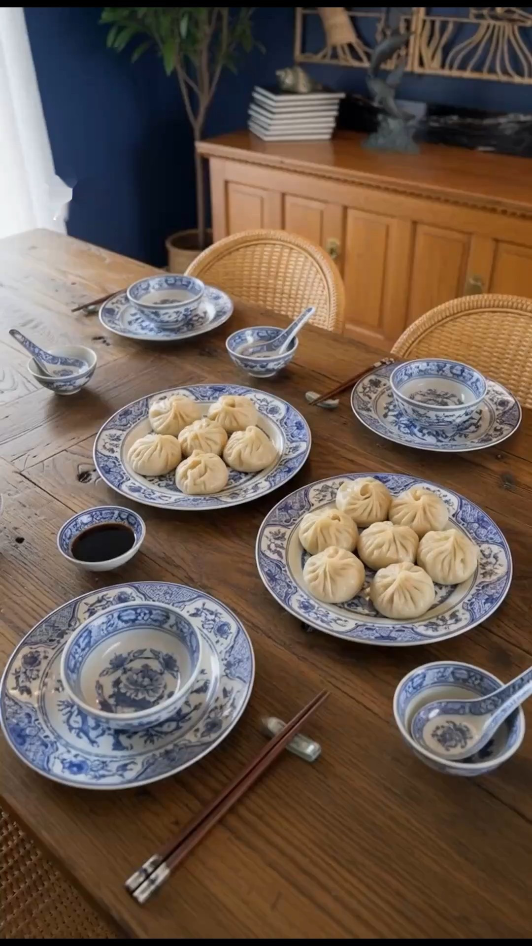 Happy Lunar New Year 🧧✨
A touch of sheen, a hint of Xinhua red, and an atmosphere of quiet elegance — welcoming the new year in timeless style. #Chinoiserie
#ElegantStyle
#ModernTradition
#TimelessRed
#FestiveDetails
#RefinedLiving
#CuratedMoments
#LTKHome



#LTKHome #LTKSaleAlert