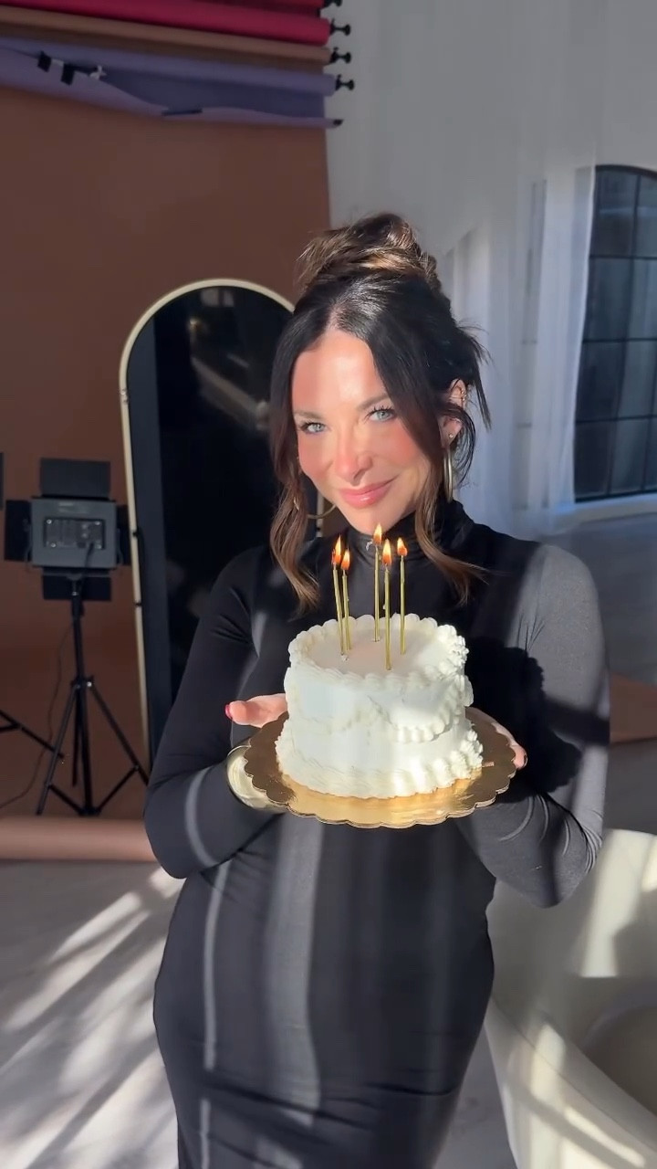 Gorgeous long sleeve fall dress! 

#LTKSeasonal #LTKHoliday