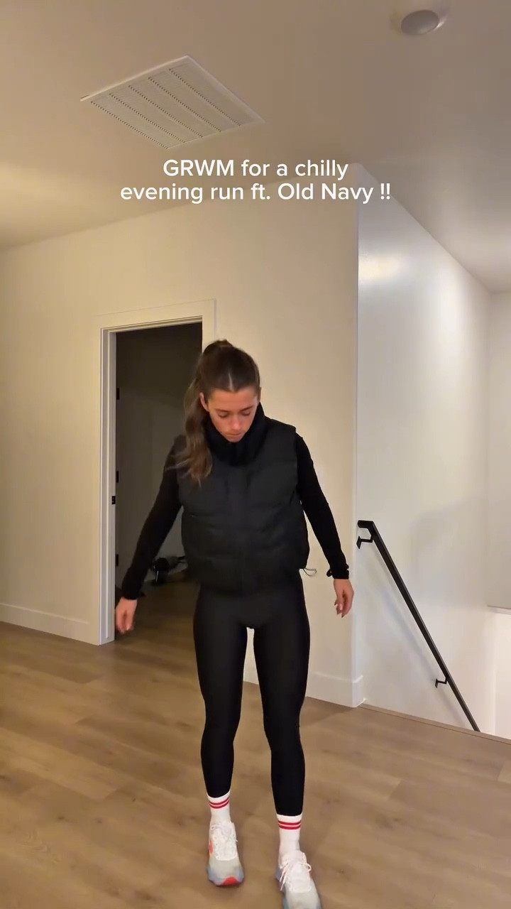 these may be the best leggings i’ve ever ran in?! i’m obsessed with how they fit!! @oldnavy #oldnavypartner