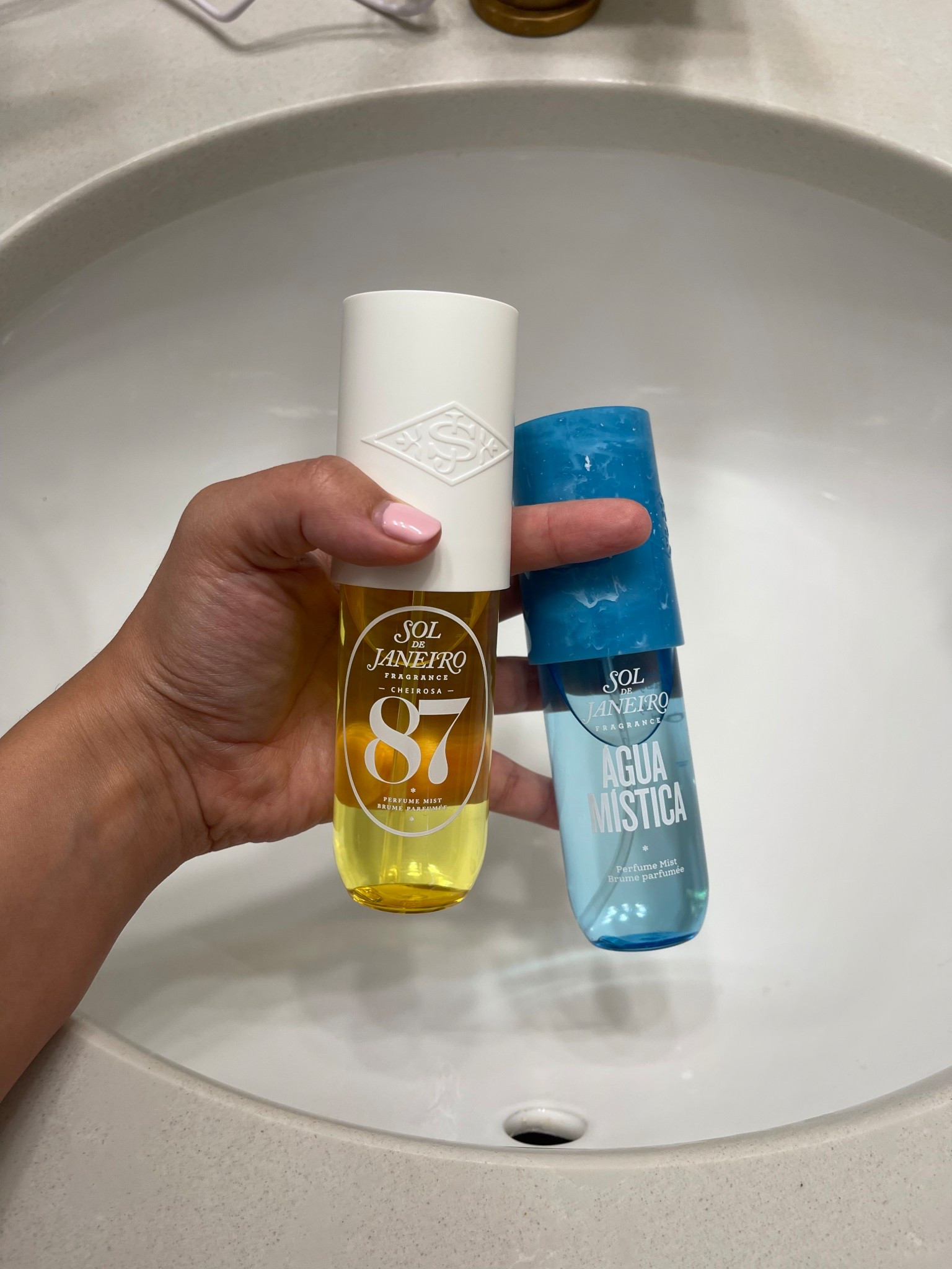 Layered these two and I’ve never smelled more like a sun-drenched goddess.
☀️ Summer in a bottle.
#SolDeJaneiro #FragranceLayering #LTKBeauty #CheirosaVibes

#LTKBeauty #LTKFindsUnder50 #LTKFamily