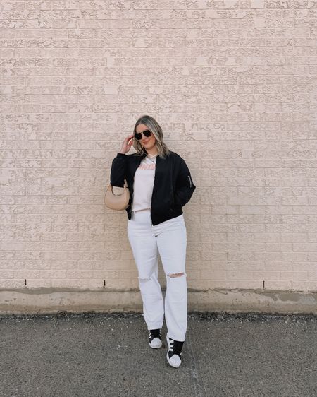 Midsize spring outfit - baggy white jeans, Amazon black bomber jacket, adidas sneakers


#LTKfindsunder100 #LTKSeasonal #LTKmidsize