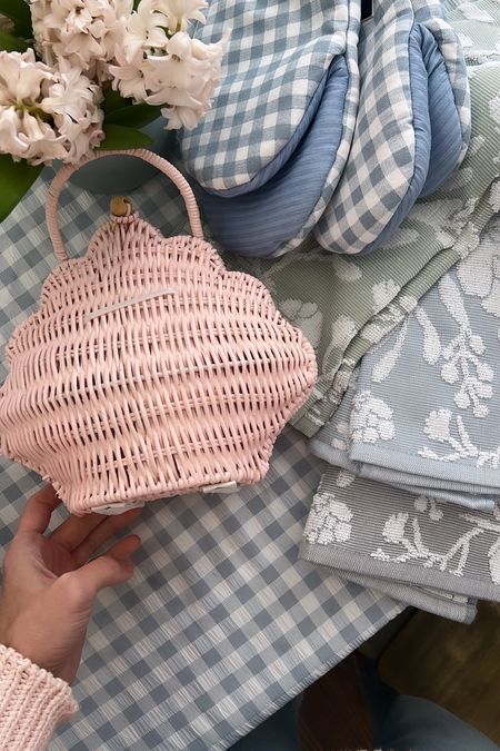 Darling HomeGoods score! Linking similar and other shell finds! 

Summer style 
Shell purse
Wicker bag
Pink bag
Seashell 

#LTKfindsunder50 #LTKSeasonal #LTKover40