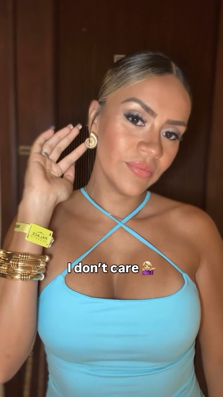 🤣 lmao 

It’s all good because we are growing little by little 🫶🏼🥹 love you guys! 

Outfit details in my bio 🔗 

These seashell earrings and matching purse were to die for 😻

#vacationoutfit #cancunmexico #familyvacation #transitionreel #grwm #ootd #grwm #vacationoutfit #influencer #influencerinthemaking