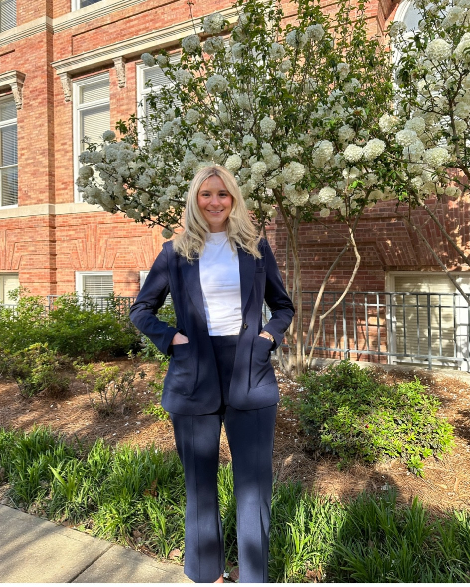Let’s talk blazers ✏️ Another wardrobe staple for women! Linking a few of my favorites! I usually size up to an 8 because I feel like they fit me better. But I’ve found the BR blazers are TTS. 

#LTKStyleTip #LTKWorkwear #LTKBacktoSchool