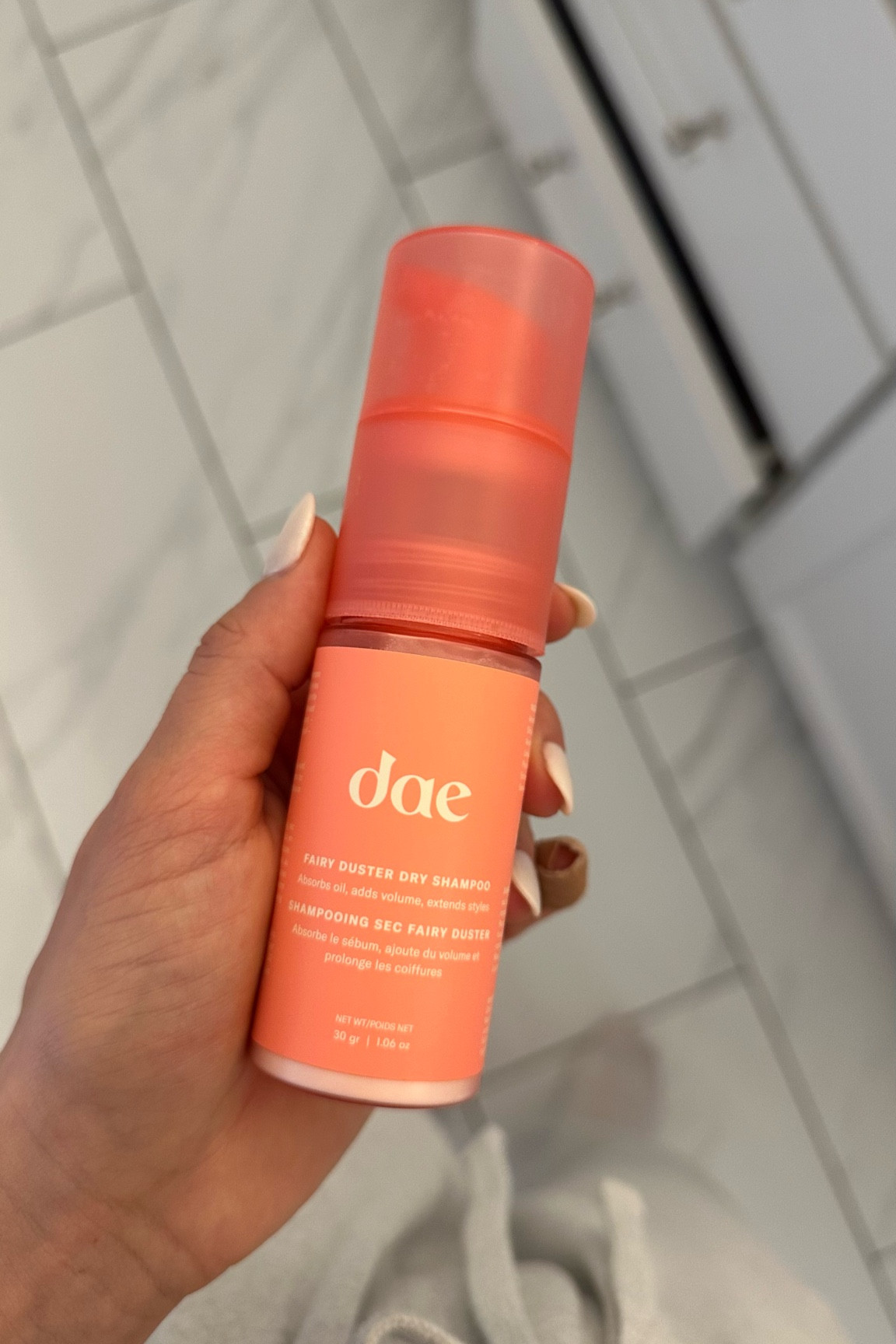 The new dae dry shampoo is SO GOOD! Love that it’s not an aerosol, smell is amazing, and it absorbs oils so so well! Get it now before it sells out 🧚✨💌