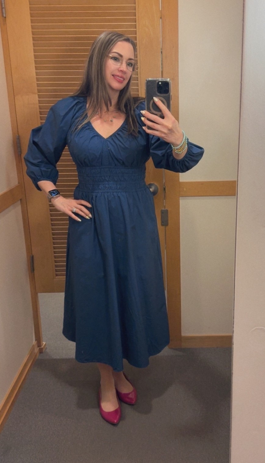 I couldn't resist bringing home this gorgeous, stylish poplin dress this weekend! It hugs the waist beautifully and features a lovely V-neck that adds a flattering touch. The 3/4 sleeves are charming with a bit of volume, with elastic cuffs. Plus, there are hidden side pockets that are such a great bonus. I'm wearing a regular XS, and I just love how it fits! Petite is also available. 
Easter dress, vacation outfit.

#LTKWorkwear #LTKPetite #LTKSaleAlert