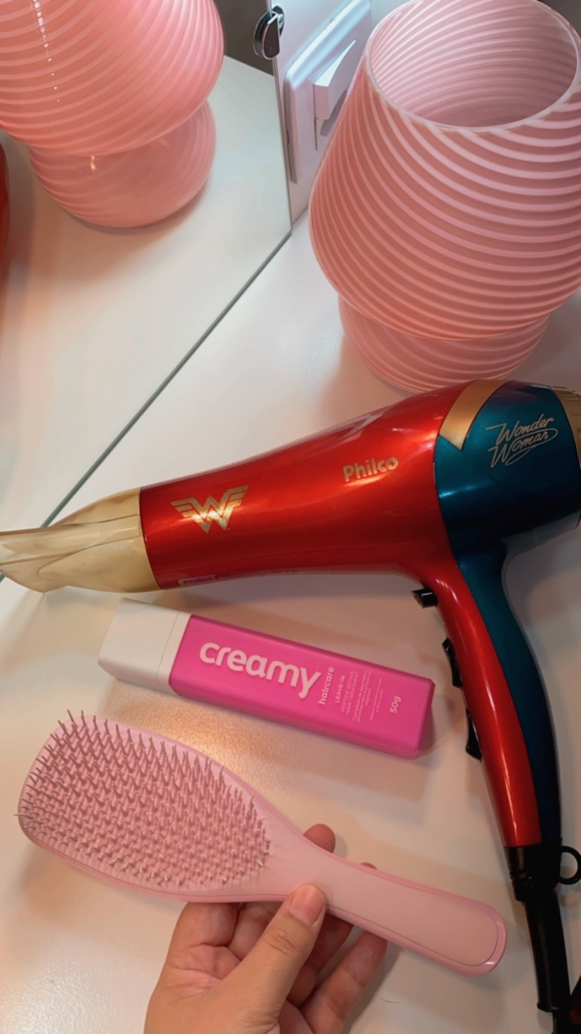 Escova Tangle Teezer Wet Detangler, minha favorita, ótima para cabelos molhados, não quebra os fios.
Leave-in  da Creamy: pode ser usado como protetor térmico, creme de reconstrução, finalizador e condicionador, amo esse creme.
Os 2 estão na promo 🩷🩷

#LTKpromo #LTKbrasil #LTKbeleza