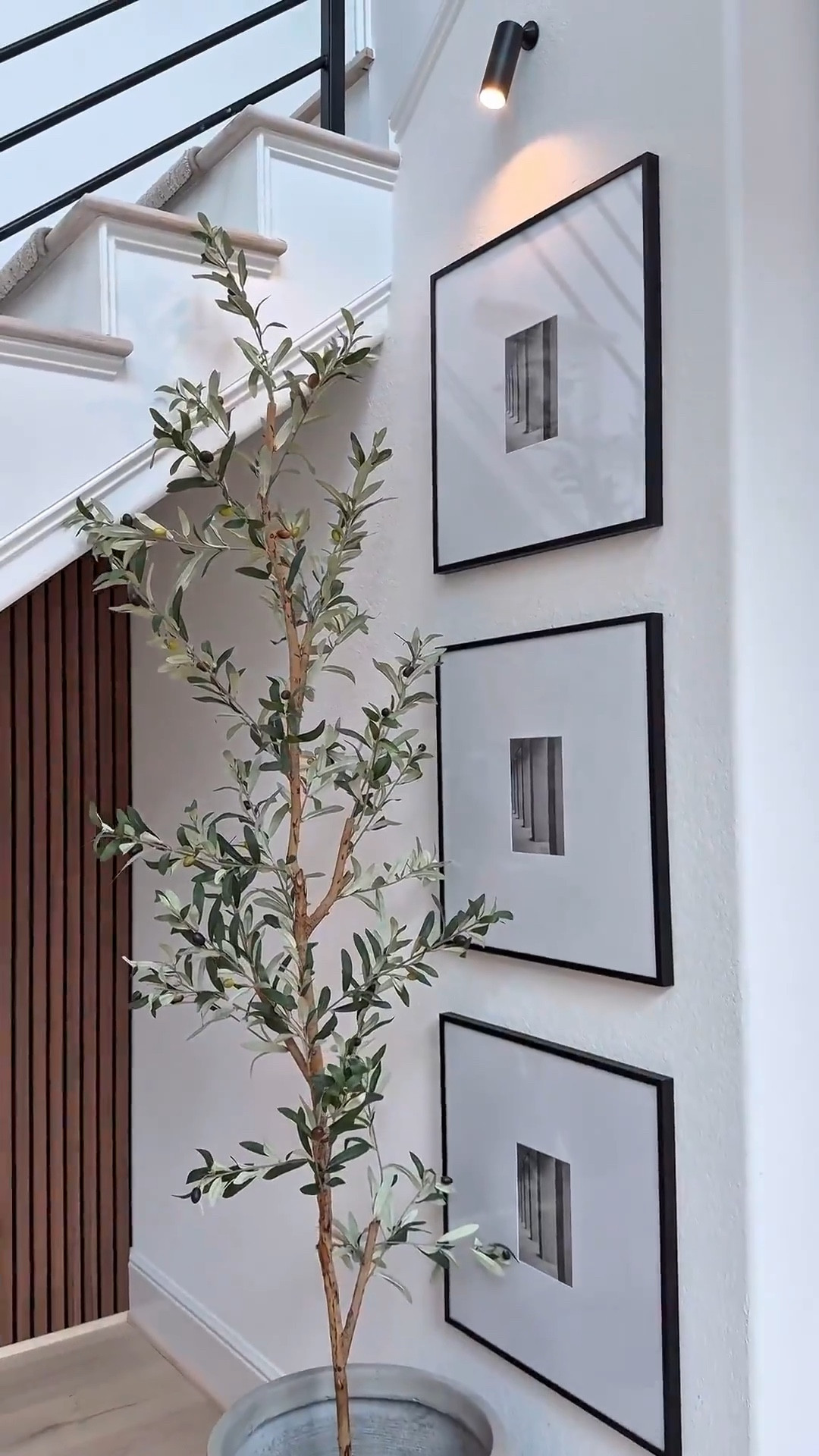 These frames are exactly what I was looking for! Wanted large pieces that look high-end and classy but didn’t want to empty my wallet – and BOOM, found the perfect match 🙌 Size is spot-on and quality looks fantastic so far. Total value for your money – you NEED these for your space!

#LTKHome #GalleryWall #HomeDecorFinds #BudgetFriendlyDecor #WallArt #HomeStyling
#LTKStyleTip

#LTKSaleAlert #LTKHome