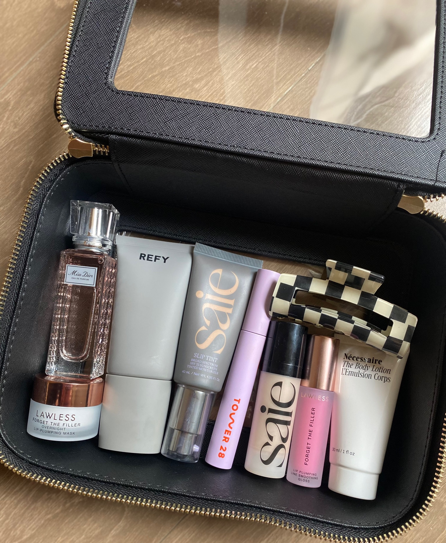 love my toiletries travel case from amazon 

travel pouch - favorite mini beauty products 🫶







prime day beauty deals, prime day travel deals, amazon prime deals, checkered claw clip, toiletries , travel size, pack with me, travel bag, makeup bag, amazon finds, clean beauty, get ready with me, claw clip, clean skincare, makeup pouch, carry on necessities #LTKGiftGuide

Follow my shop @laurengrable on the @shop.LTK app to shop this post and get my exclusive app-only content!

#liketkit #LTKunder50 


#LTKtravel #LTKxPrimeDay #LTKbeauty