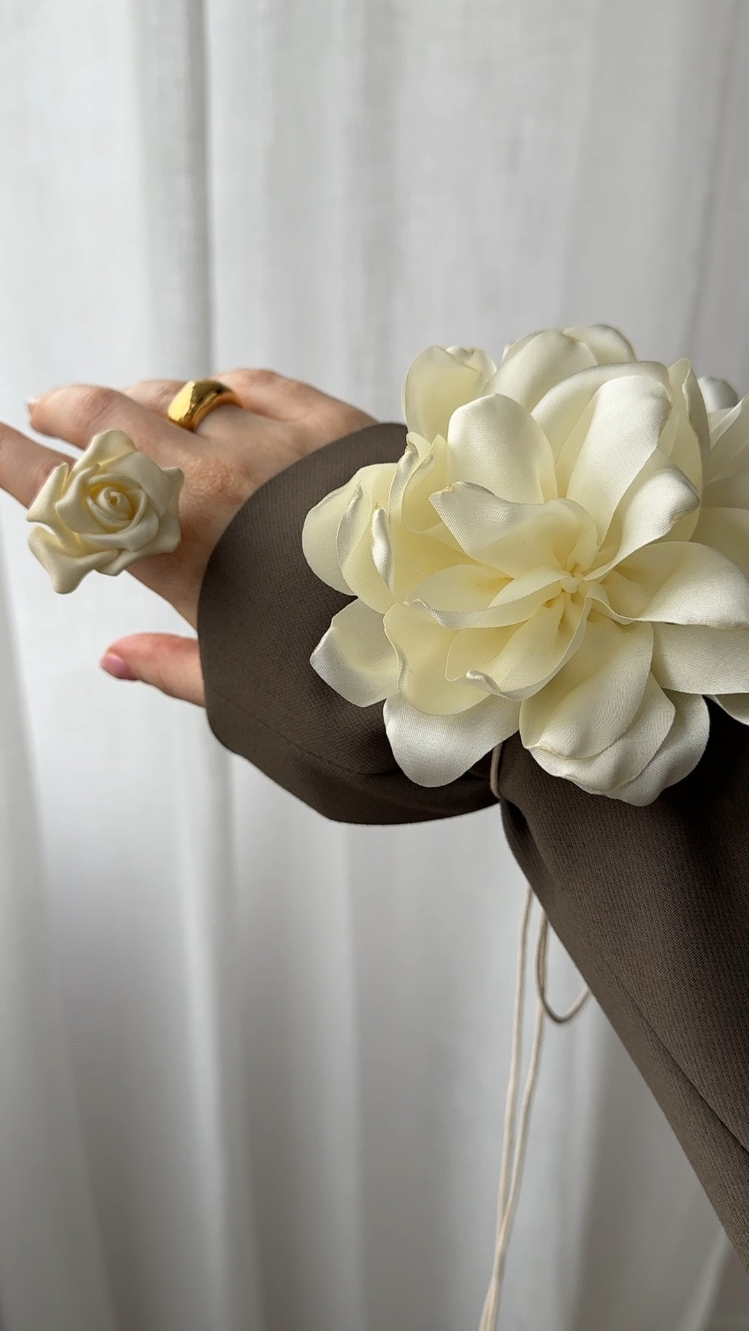 Florals for spring… groundbreaking when worn like this 🤍
3D flower tie choker necklace | Oversized Arket blazer | Rose ring | Wedding accessories | Wedding guest outfit ideas | aesthetic 

#LTKparties #LTKwedding #LTKSeasonal