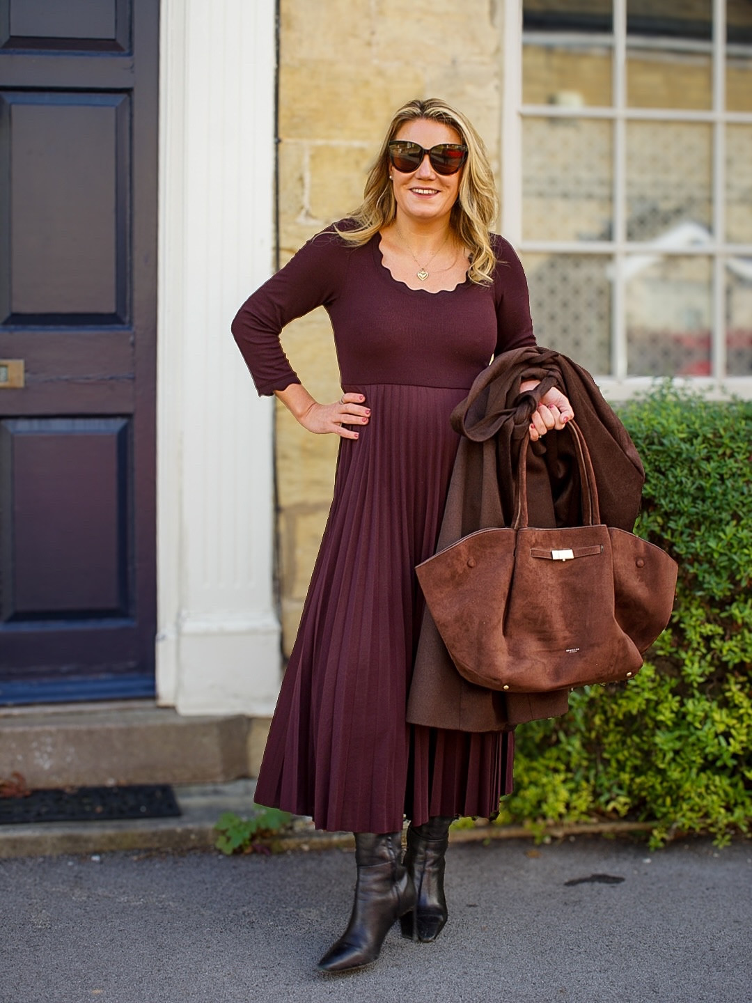 I’m so pleased with my new dress from @mintvelvet 💫 You all know by now that I’m a huge fan of anything scalloped— not just when it comes to interiors (think cushions, mirrors, lampshades…) but also in fashion, too! There’s just something so feminine and timeless about that soft curved detail.
This Burgundy Scallop Trim Midi Dress couldn’t be more perfect for the season 🍂 The rich burgundy tone feels warm and elegant, and the scallop detailing adds that subtle touch of sophistication I absolutely adore.
The cut is so flattering — it sits just above the wrist to show off the slimmest part of your arm (such a gorgeous detail!) and cinches beautifully at the empire line, just under the bust, creating the most elegant silhouette. The fabric has the perfect weight and movement, making it effortless to dress up or down — pair it with ankle boots and a chunky knit for daytime, or heels and statement earrings for an evening out.
Honestly, it’s one of those pieces that makes you feel instantly put-together without even trying ✨
I’ll pop the link for it on my @shop.ltk page so you can shop it easily 💕
#MintVelvet #ScallopStyle #BurgundyDress #AutumnStyle #FallFashion #MidiDress #StyleInspo #WhatIWore #OOTD #StyleEdit #ElegantStyle #ClassicWithATwist #LTKfashion #WardrobeFavourites #EffortlessStyle #LifestyleBlogger #ContentCreatorStyle #PhotographyLover

#LTKstyletip