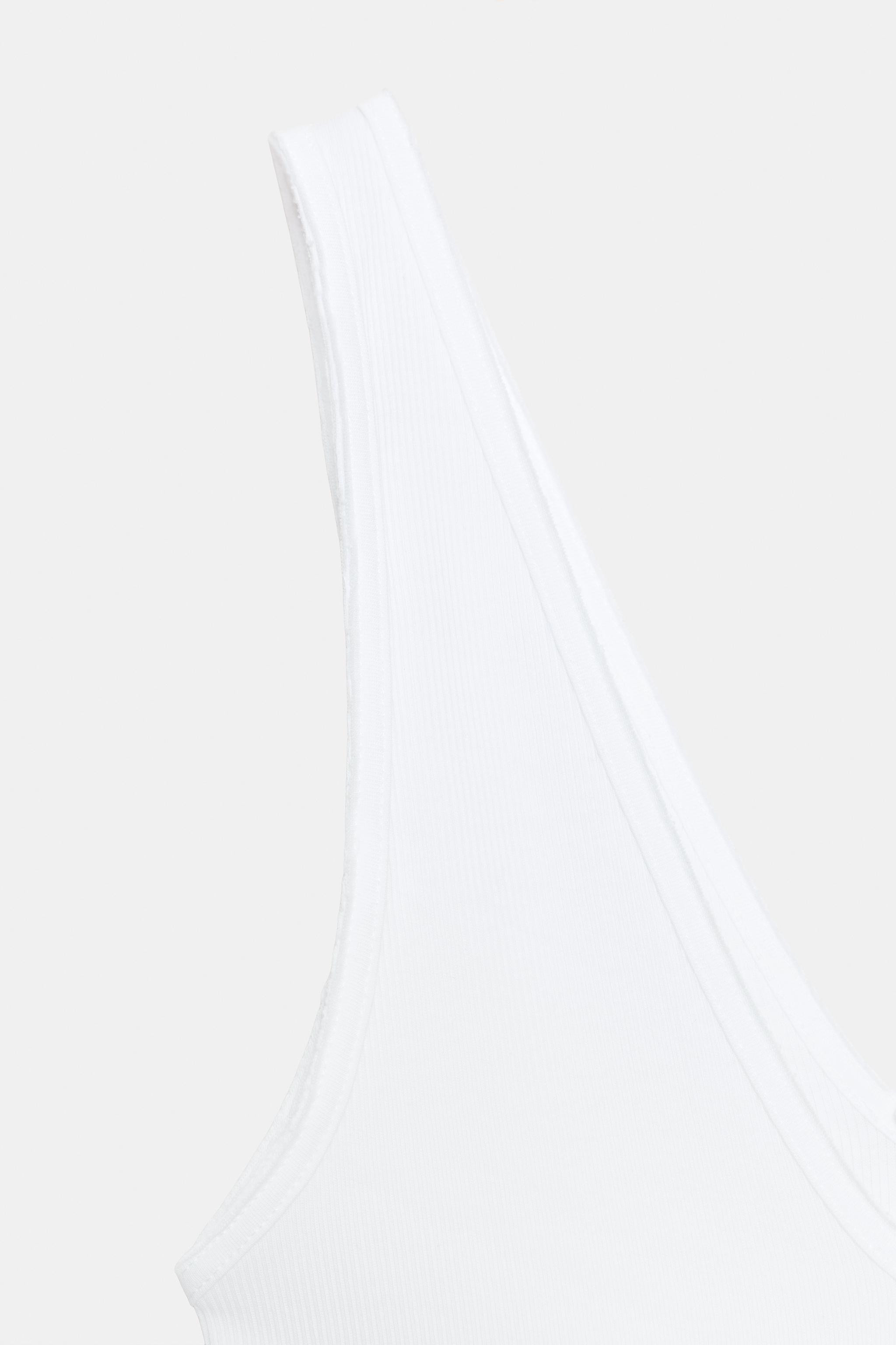 Top made of cotton blend yarn. V-neckline and wide straps. Ribbed fabric. | Zara US
