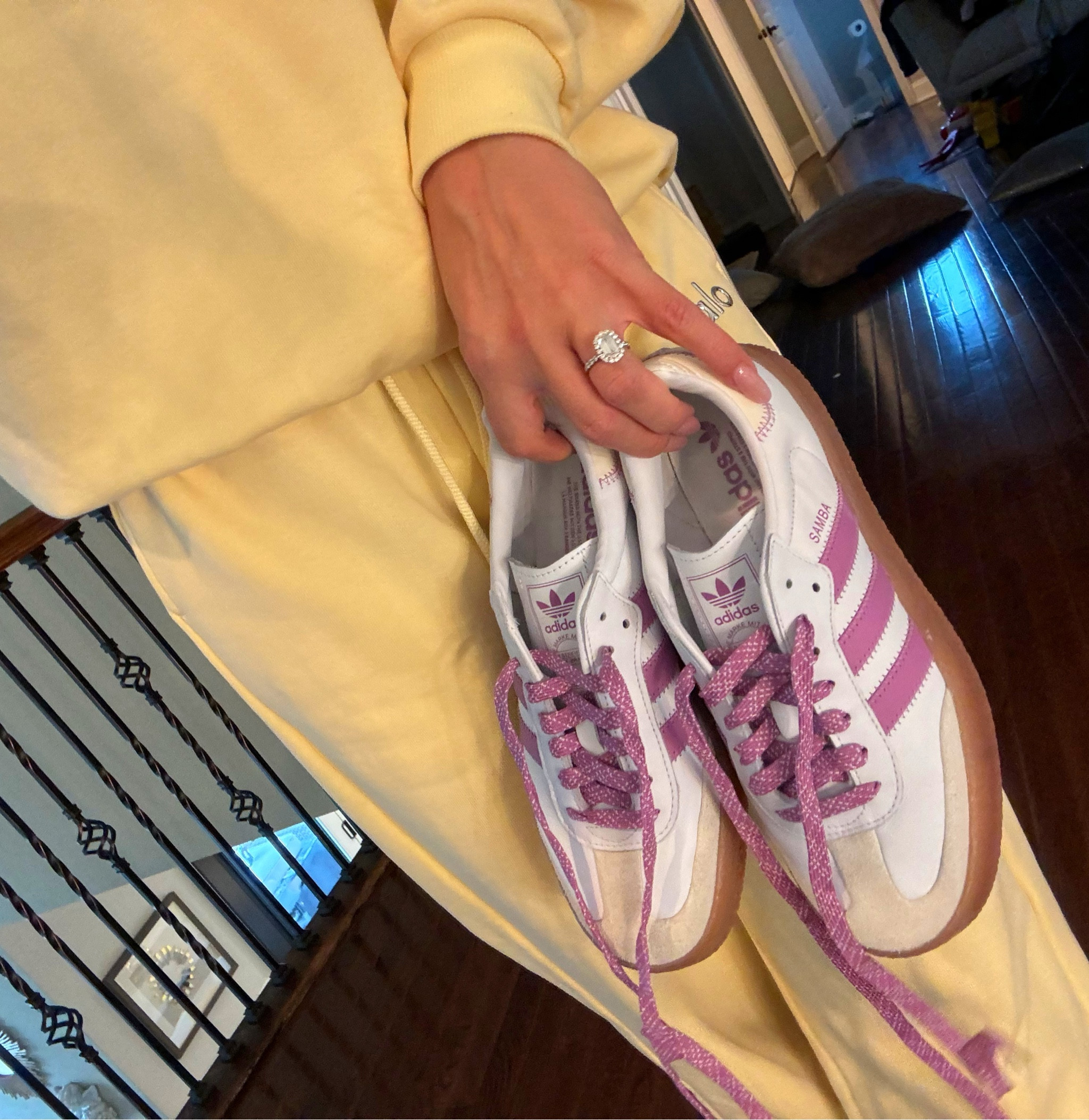 LOVE these colors together!☀️💕
I live in Alo sets!! They are so trendy and a matching set always makes you look out together!

I wear a small in everything Alo makes, including this sweat set. 

Shoes and my favorite Alo sets are linked below! ⬇️ 

#LTKActive #LTKStyleTip #LTKShoeCrush