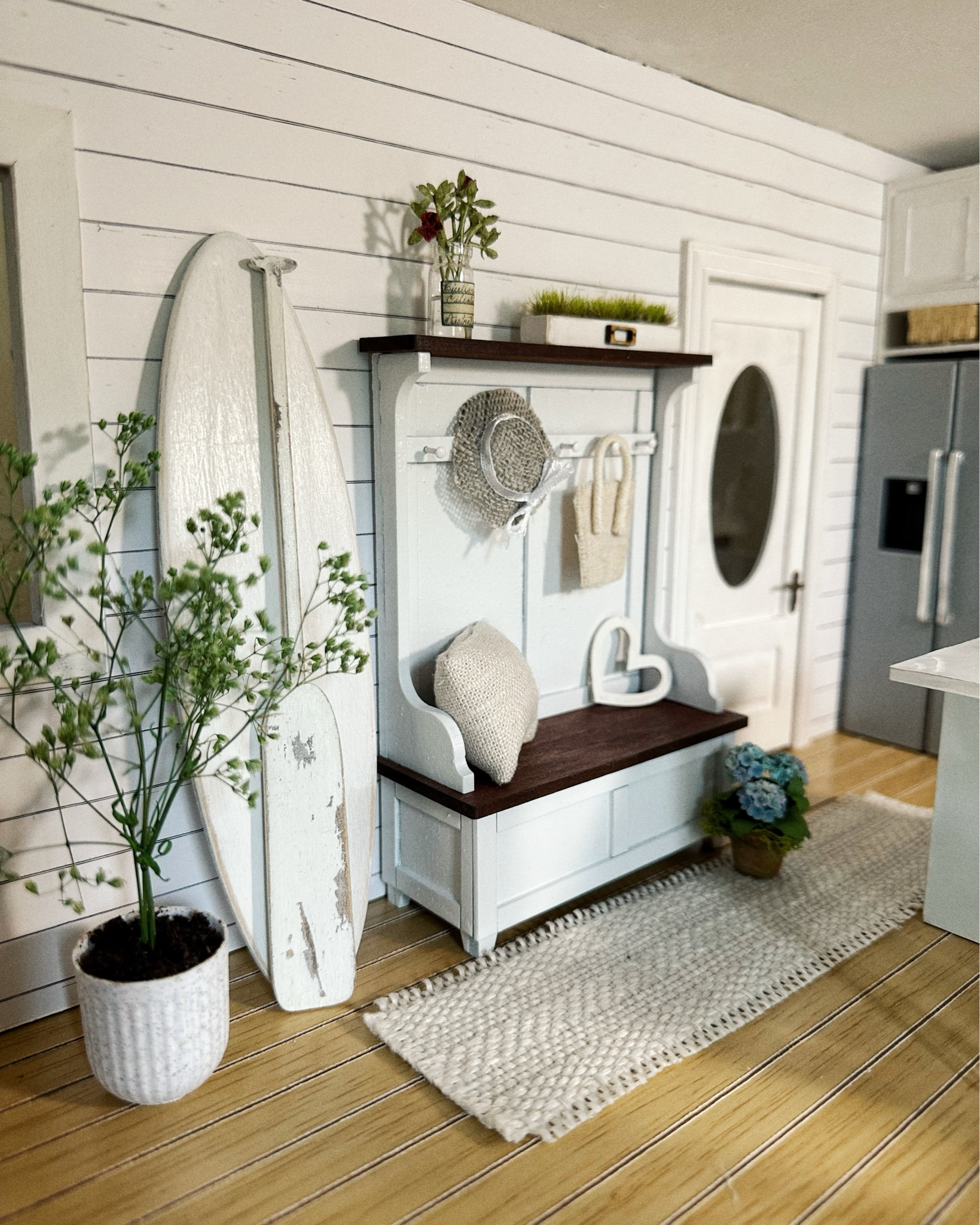 Beachy entryway 🐚

#dollhouse #miniatures #coastal