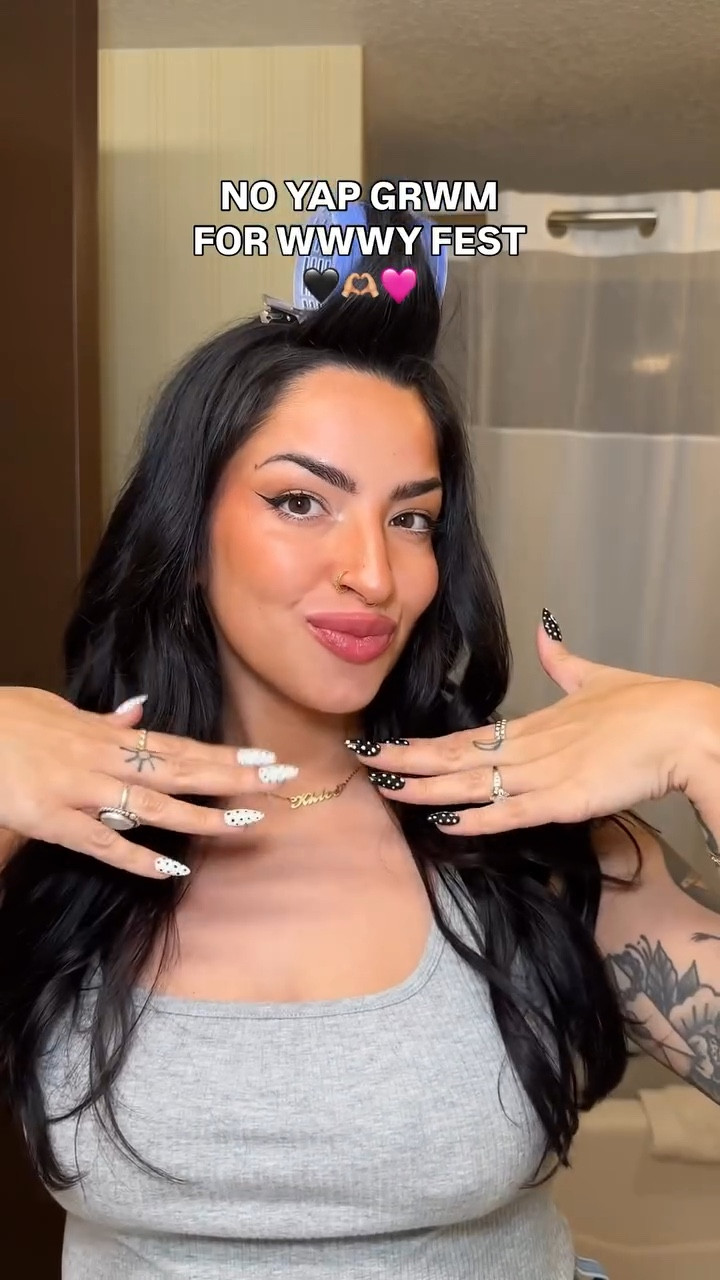 It’s actually crazy because I’ve been doing my makeup like this for as long as I’ve been listening to all the bands I heard at WWWY 🤪💞 seeing Avril Lavigne was a HUGE bucket list for me. She was literally my alt-girl awakening (in 4th grade I used to wear ties with my tshirts and plaid skirts with jeans underneath) 😝

#motherhood #marriedlife #momofthree #parents mom life, motherhood unfiltered, stay at home mom, realistic motherhood, millennial mom, postpartum mom, parents, marriage, husband and wife, mom and dad, girlhood