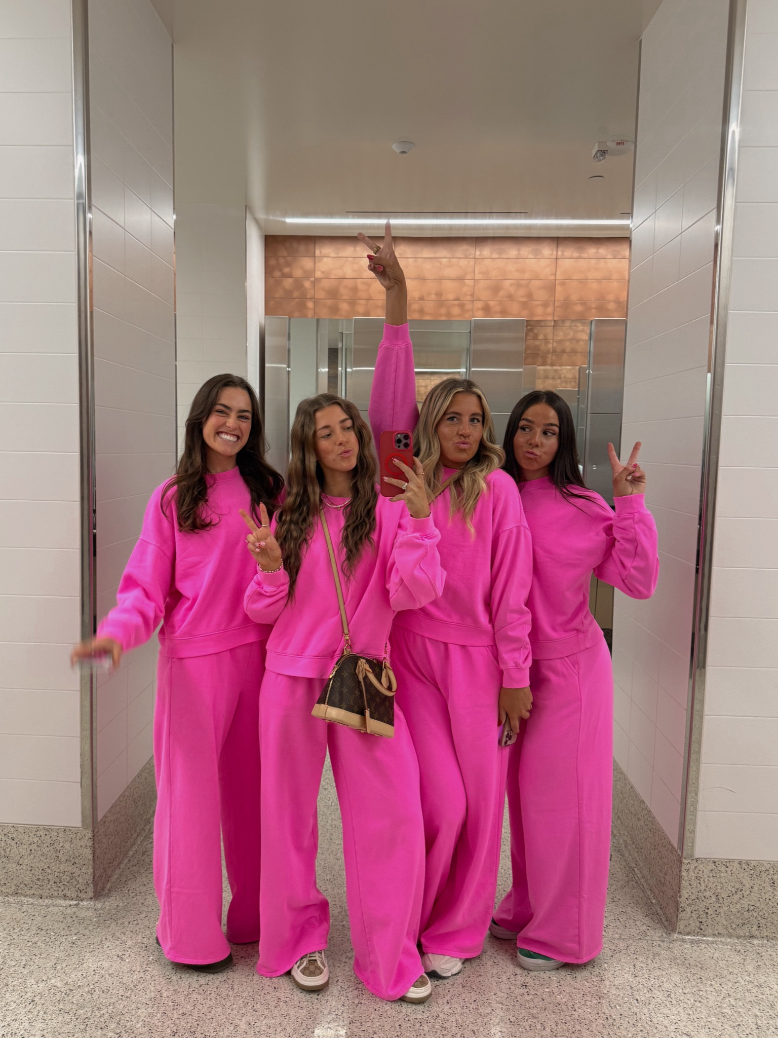 ootd💞✈️

#LTKTravel #LTKMostLoved #LTKFindsUnder50