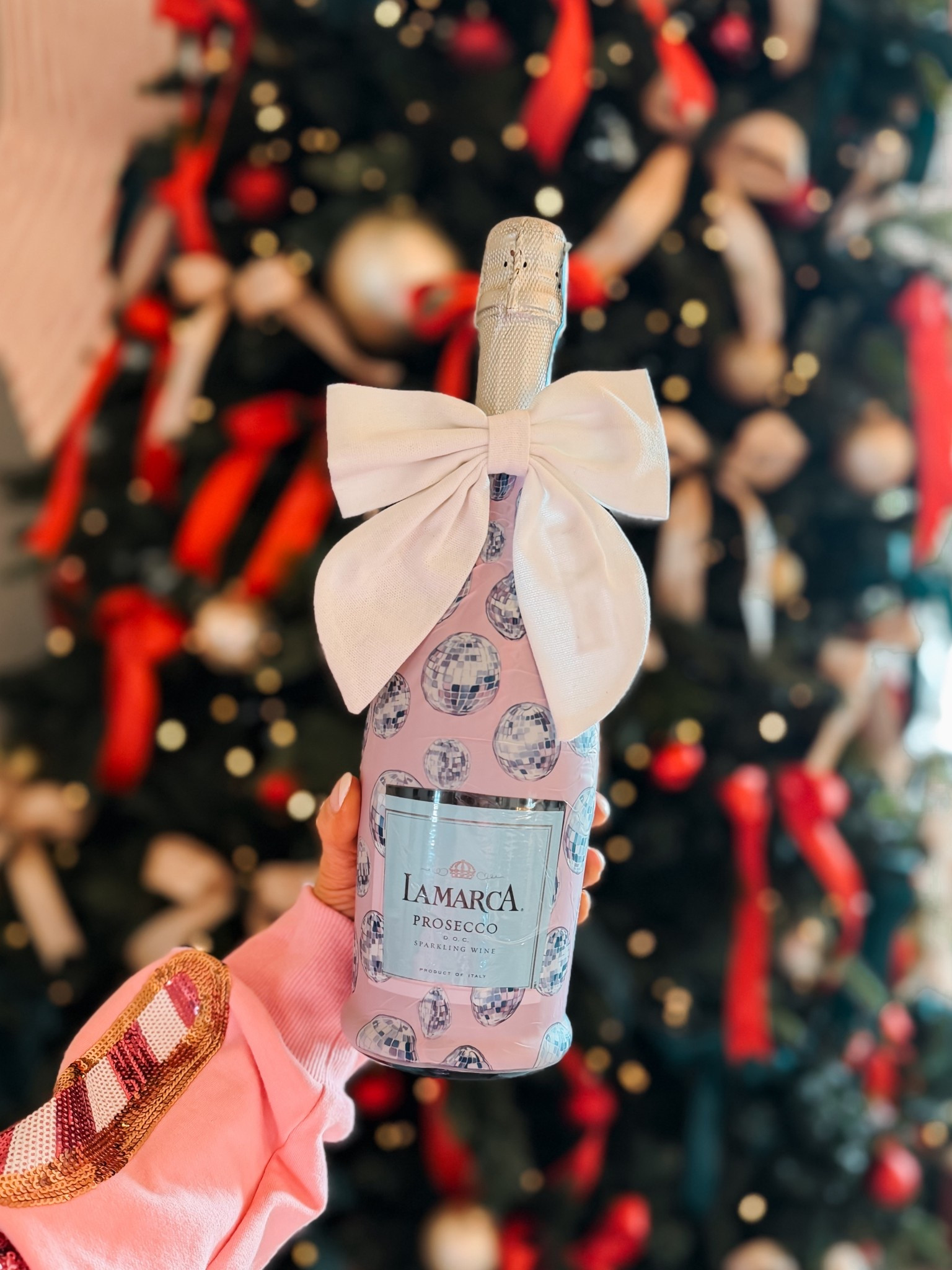 This made a perfect hostess gift for my sister last week! So pretty and easy to apply! All you need is a hairdryer and about 10 seconds. 🥳🍾

NYE, New Year’s Eve, hosting gift, tableware, holiday decor, gifts for her, party gift

#LTKHoliday #LTKGiftGuide #LTKHome