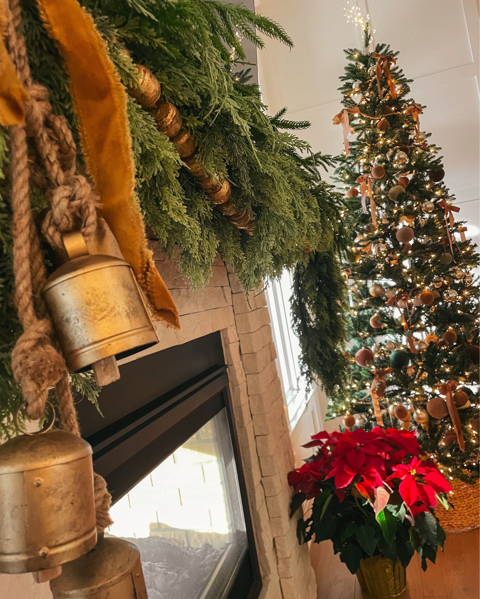 One of my most asked holiday questions: what do you need to hang garland:
🌲🌲🌲

3 products linked to get the job done 💪🏻 

#LTKStyleTip #LTKHome #LTKSeasonal