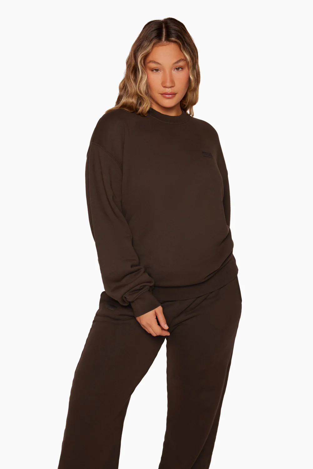 CREWNECK 
                            espresso | SET Active