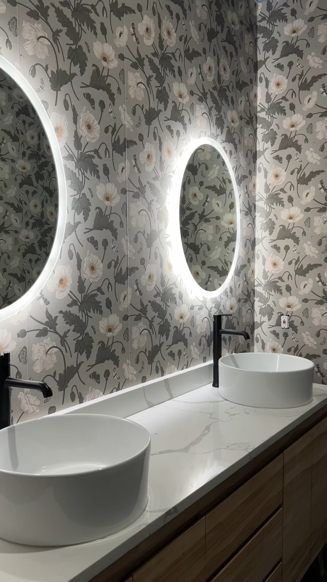 Wallpaper is from peel and paper called Natalia. All details on my blog lutzgohome.com

#LTKhome