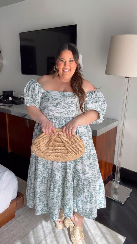 Brunch outfit of the day! My FAVORITE dress from Abercrombie! You guys know I’m obsessed with this one. For size reference, I wear the XL regular (or petite). The back is smocked, so it’s super stretchy and comfortable in the bust area! ✨

#LTKplussize #LTKstyletip