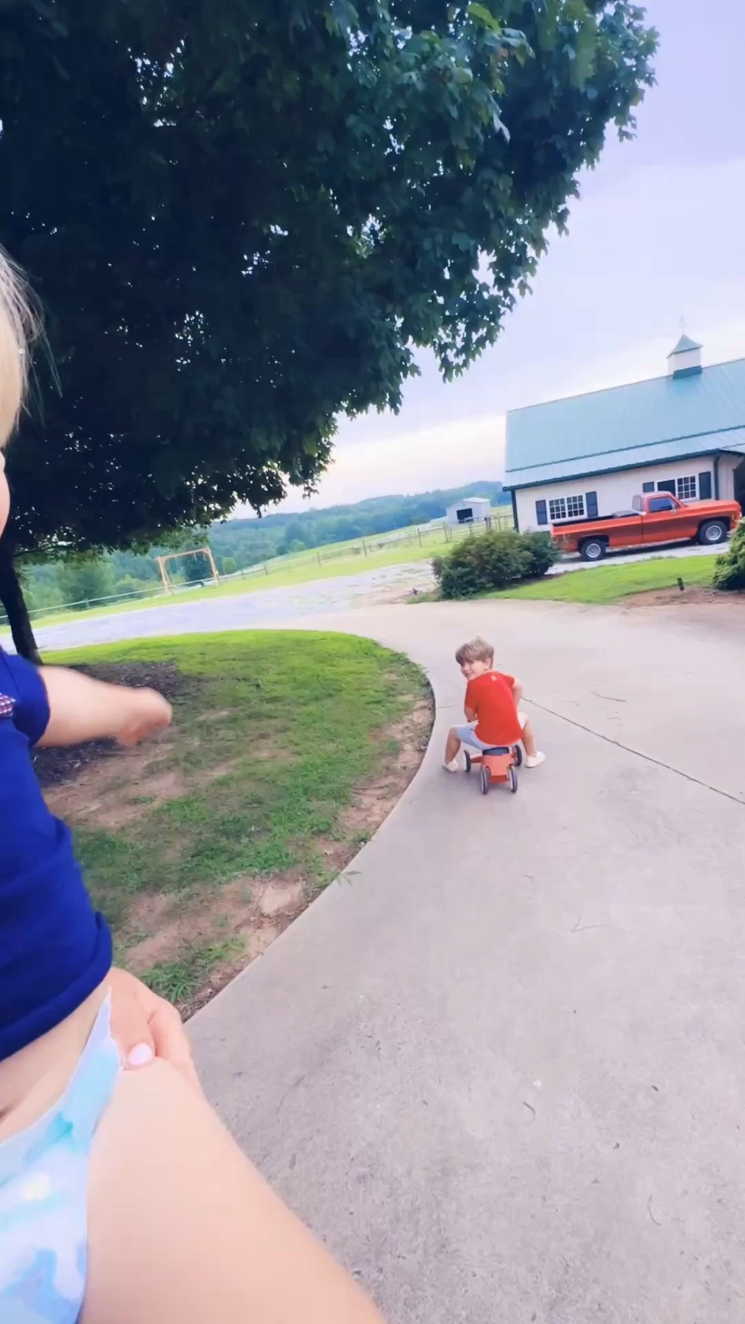 come spend a cozy rainy evening with us here at the farmhouse - playing outside while “Dada” grilled chicken 🔥, exploring in the barn 🐴 and watching deer 🦌 deer 🦌 by the pond 🌾 before the rain 🌧️ came pouring in ⛈️, a yummy dinner 🍽️ with the cozy rain ☔️ falling down 🥰, and our cutie 👶🏼 little construction 🚧 workers 👷‍♂️ hehe!! 😉