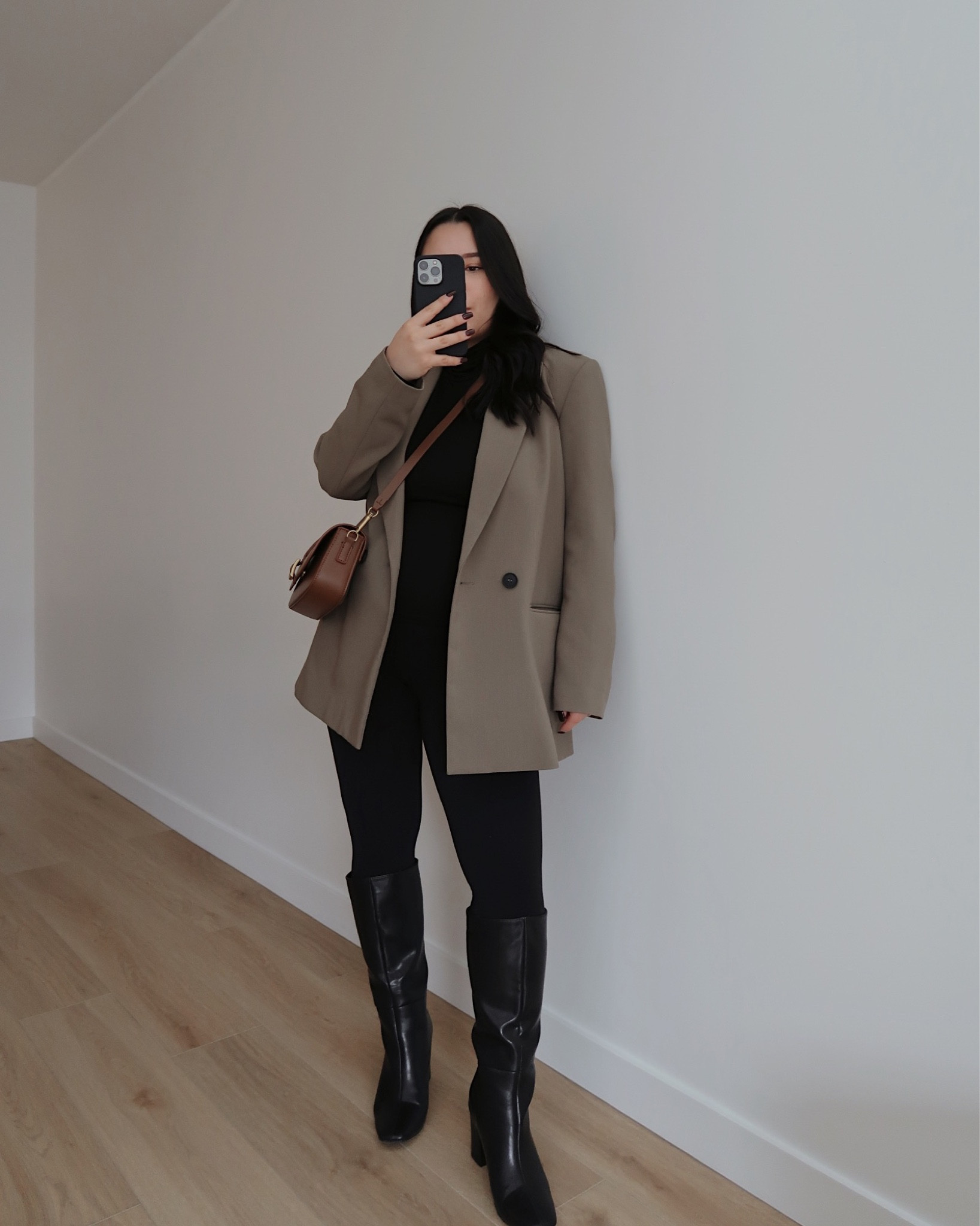 Leggings but make it chic 🍂

#LTKSeasonal #LTKitbag #LTKstyletip