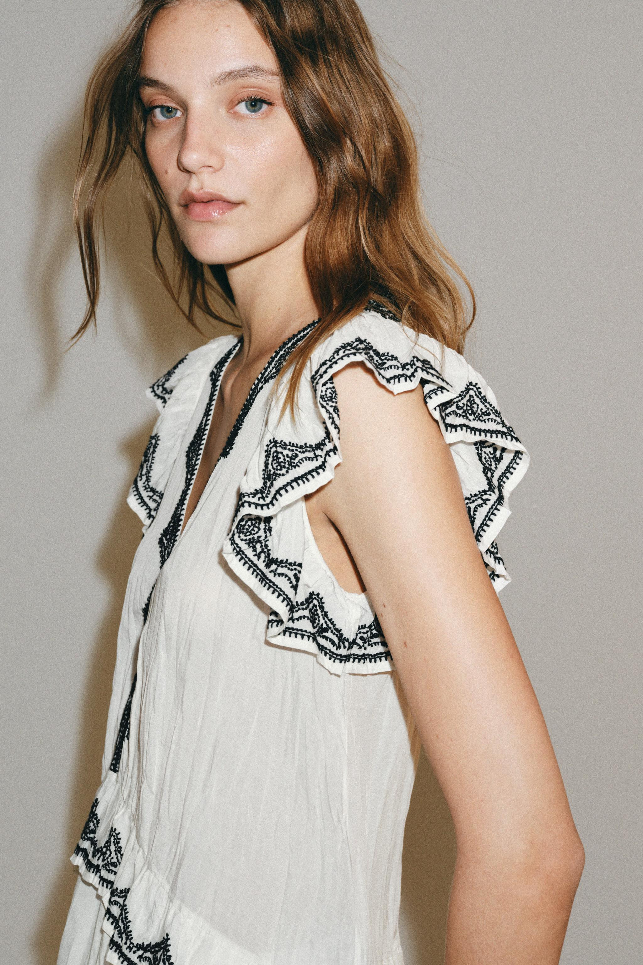 ZW COLLECTION CONTRAST EMBROIDERED TOP | Zara US