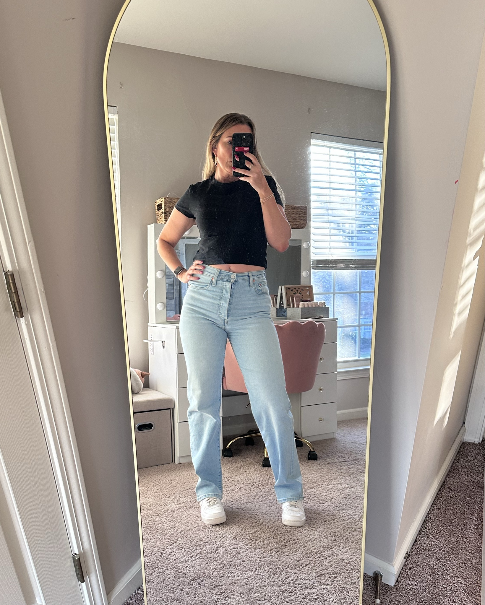 These jeans fit SO good! 

#LTKWorkwear #LTKSaleAlert #LTKFindsUnder100