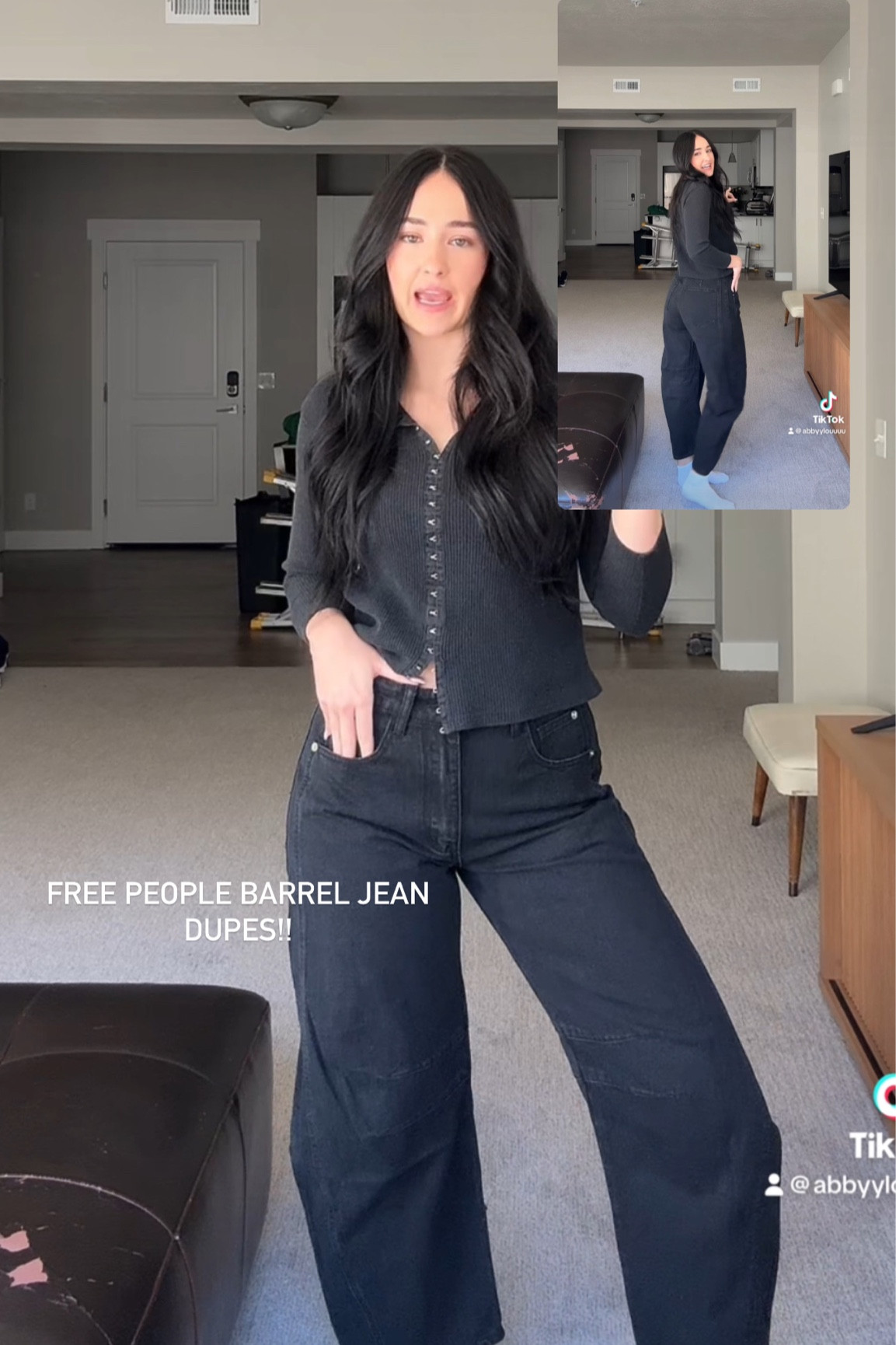 Size medium!! Size up to be more over sized! 🖤