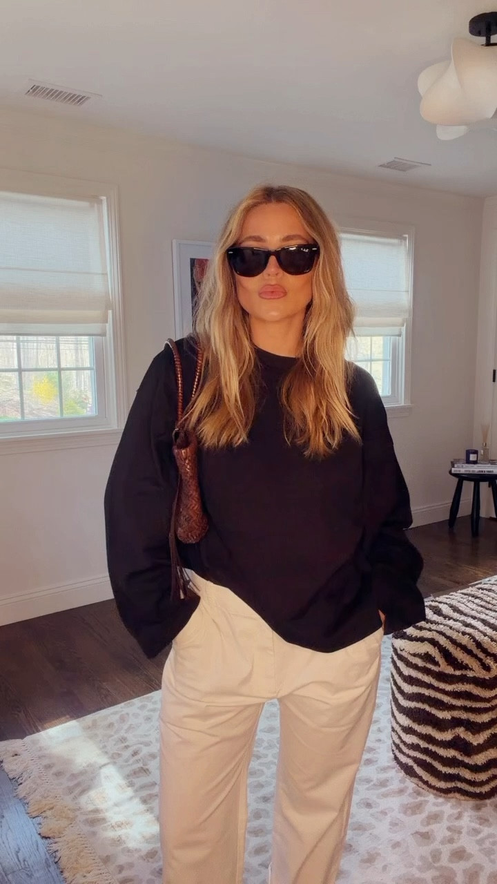 OOTD 

Top Xs 
Chinos size 8 petite fur a slouchy baggy fit! I'm usually a size 2 for reference! 