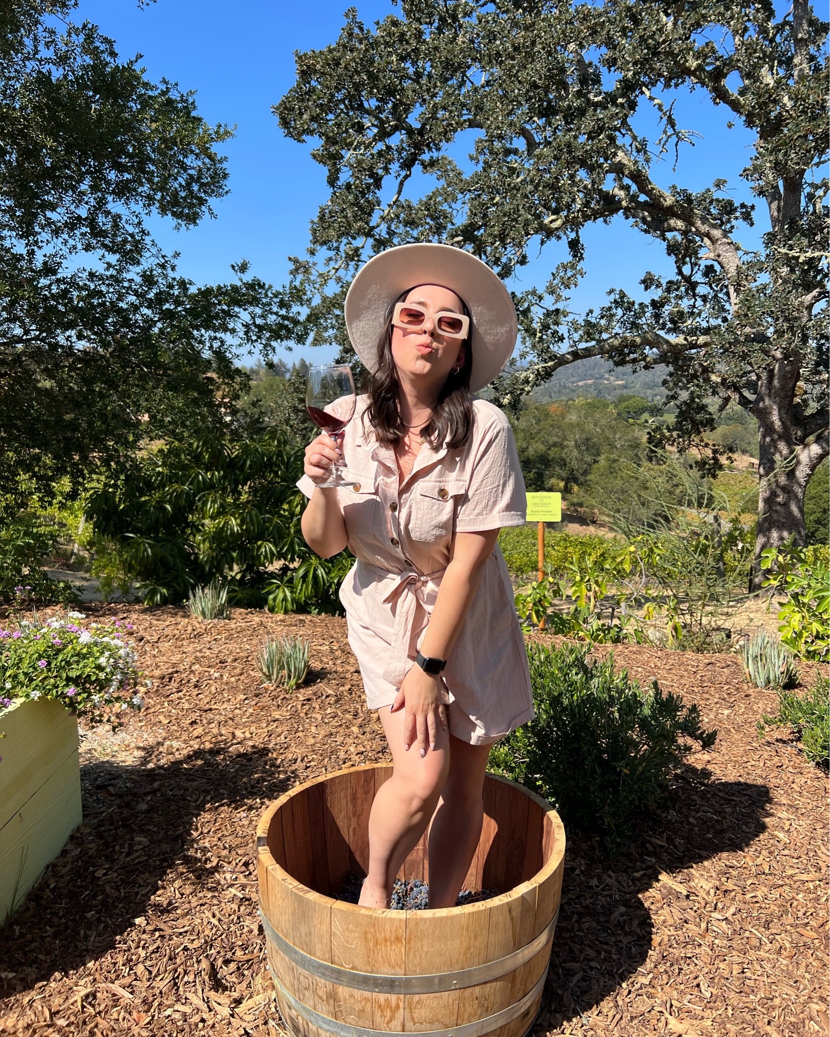 Loving this beige jumpsuit and beige sunglasses and beige hat outfit combo! One of my favorite cute fall outfits when it’s still a little bit warm outside.