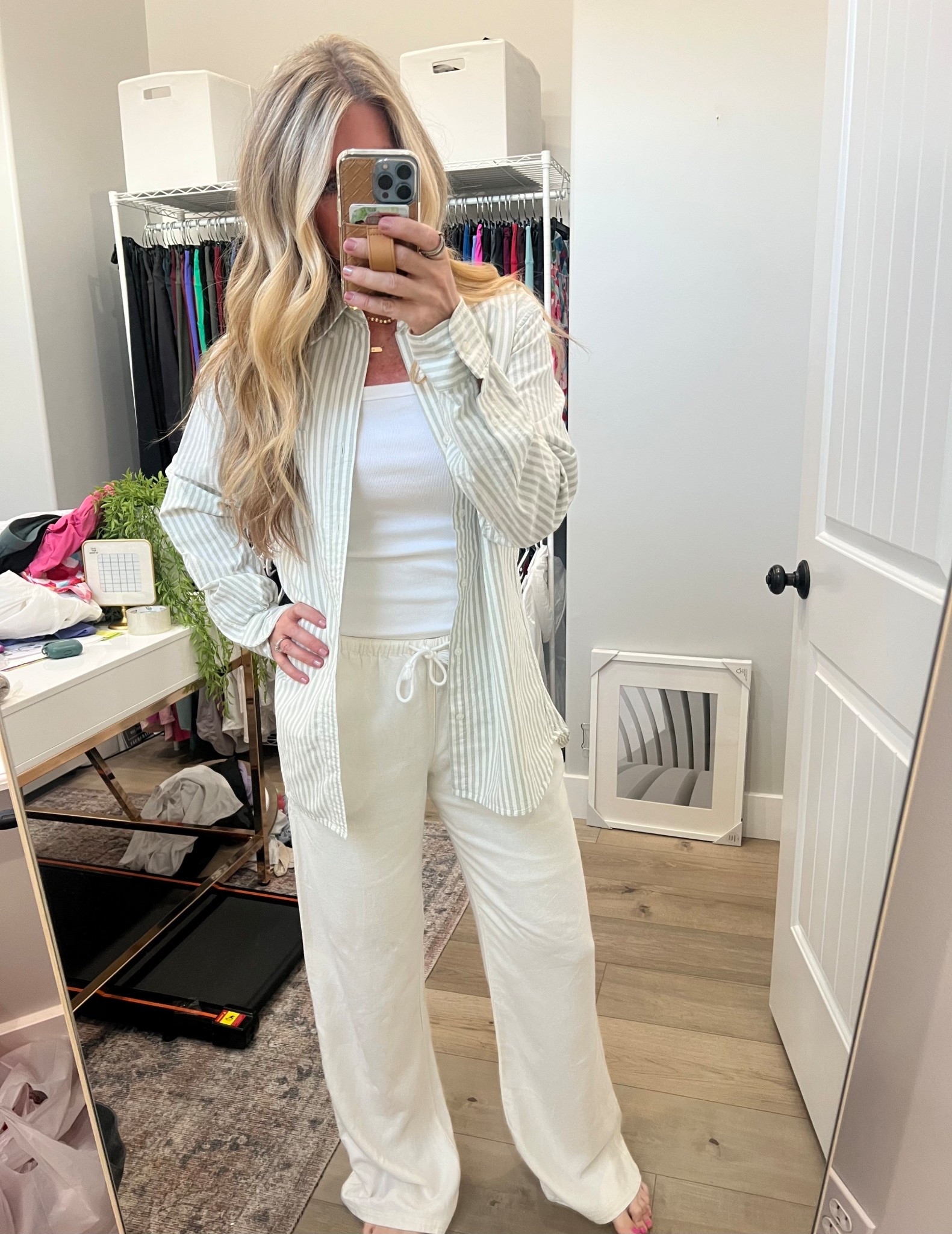 Day full of design meetings & selections means I have to be comfortable. These Linen pants are the best I’ve found and the price is 🙌🏻