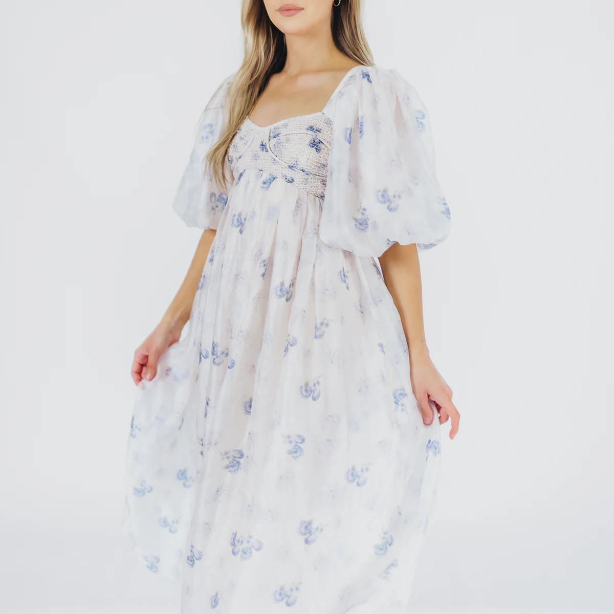Harlow Maxi Dress in Muted Blue Floral - Bump Friendly & Inclusive Siz | Worth Collective