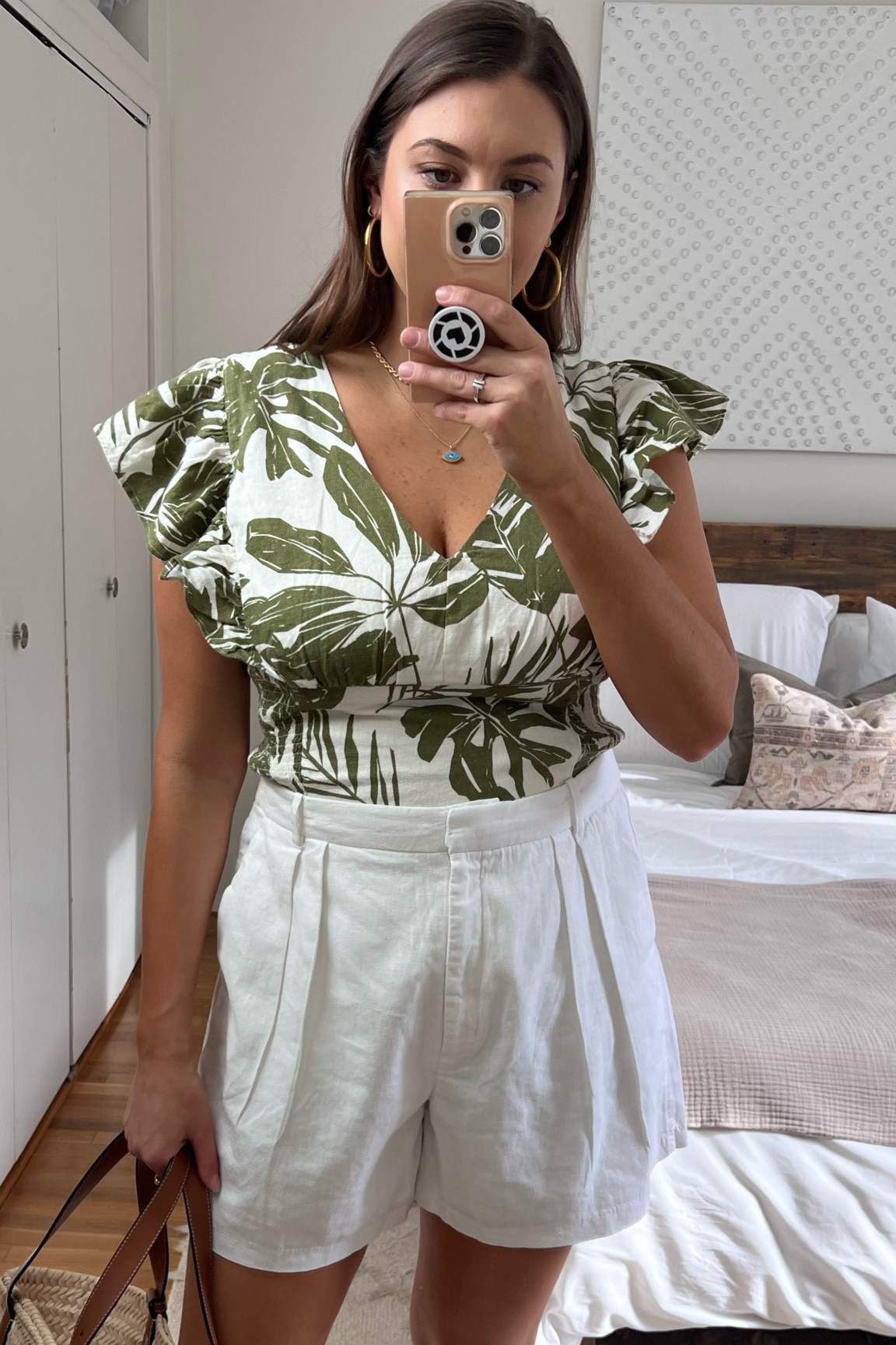 Abercrombie linen top, linen shorts, white linen shorts, Abercrombie shorts, Abercrombie top, floral top

#abercrombie

#LTKSale #LTKFind #LTKSeasonal