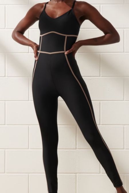 black and beige contour bodysuitt

#LTKfitness #LTKsalealert #LTKstyletip