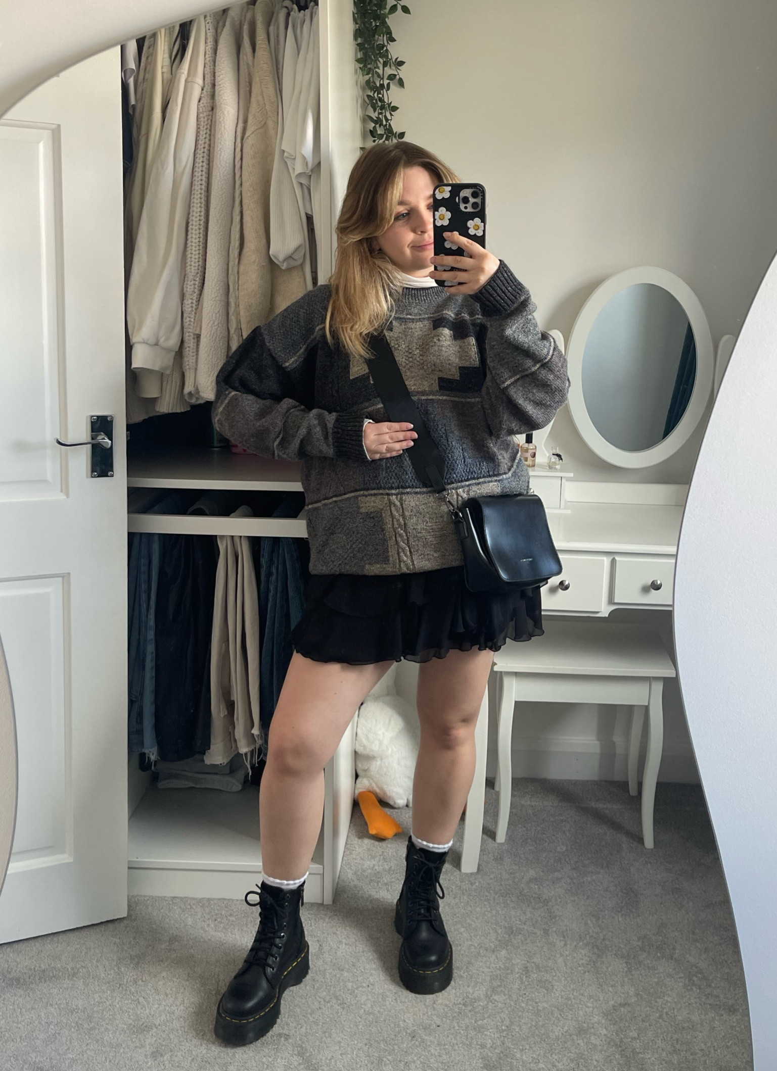 Cutest vintage sweater 🖤

#LTKuk #LTKautumn #LTKshoes