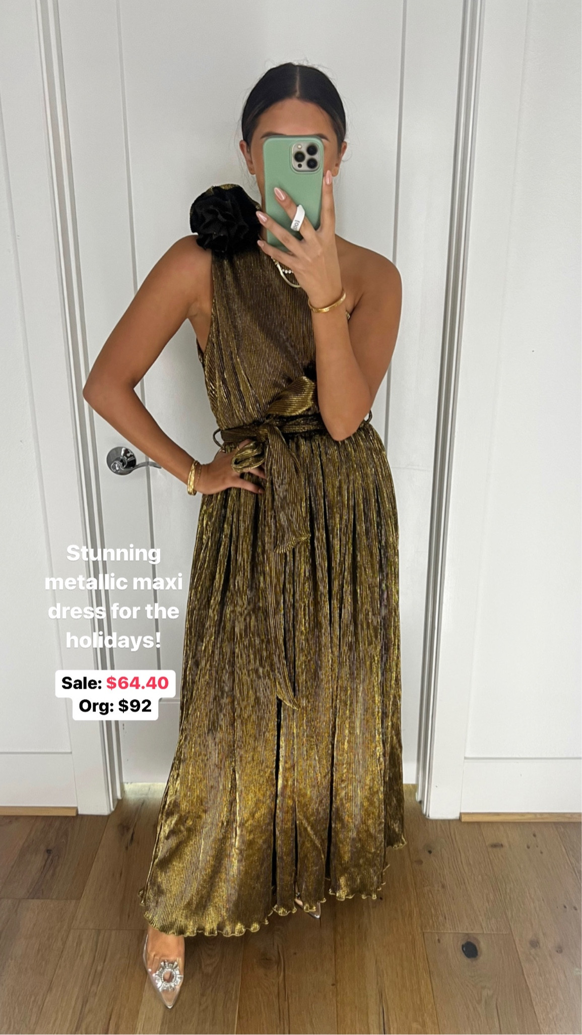 If you’re heading to a holiday event this season, this dress is stunning. It feels & looks so designer but it’s on sale for $64. 

Code: THANKYOU30 

Dressupbuttercup.com 

#dressupbuttercup 

#LTKGiftGuide #LTKstyletip #LTKsalealert