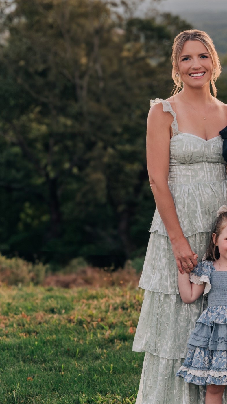 Sage green wedding guest dress

#LTKWedding