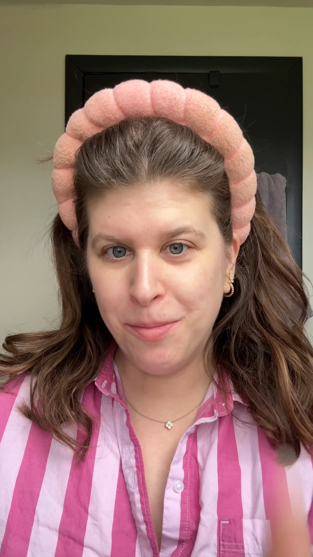 Thrifting tips while getting ready!

My easy morning skincare routine!

Do you do any of these things while thrifting?

#thrifting #thrift #thriftingtips #skincare #skincareroutine